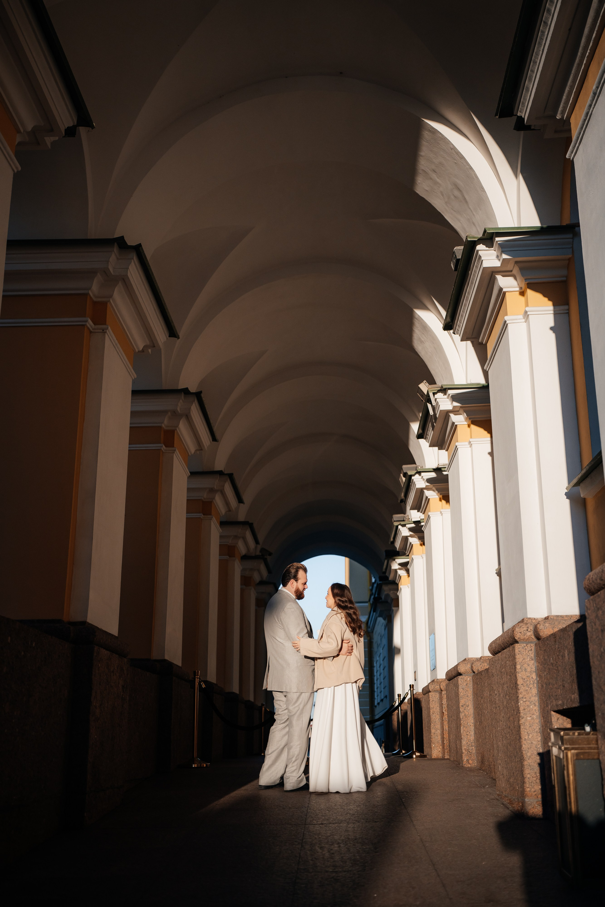 Свадебная фотосессия в Эрмитаже. Свадебный фотограф Александр Невский в Санкт-Петербурге