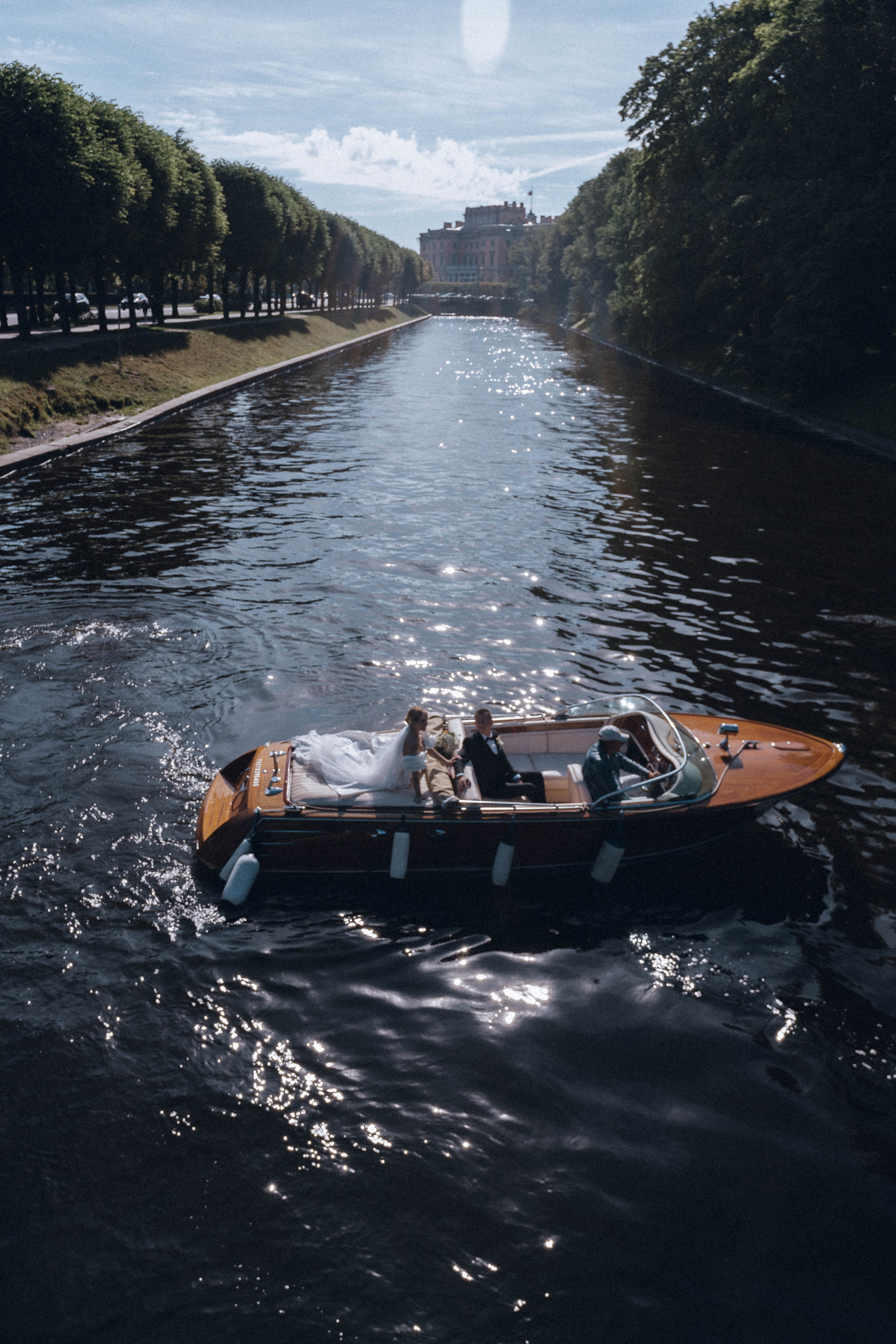 СВАДЕНБНАЯ СЬЕМКА НА КАТЕРЕ ПО КАНАЛАМ САНКТ-ПЕТЕРБУРГА И В АКВАТОРИИ НЕВЫ. Профессиональный фотограф, Санкт-Петербург — Виктория Богомолова