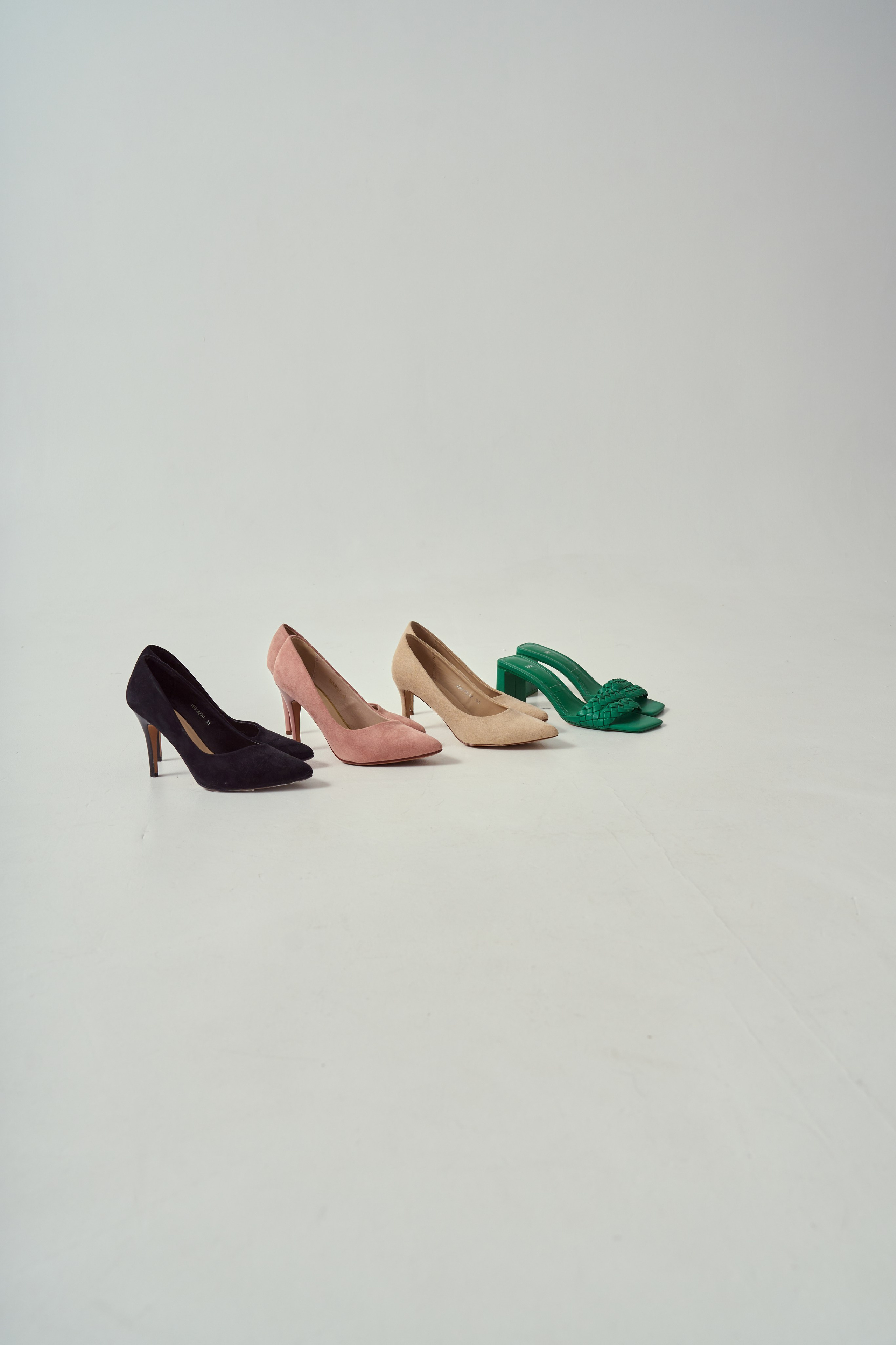 Съемочный гардероб женский. Content Studio фотостудия