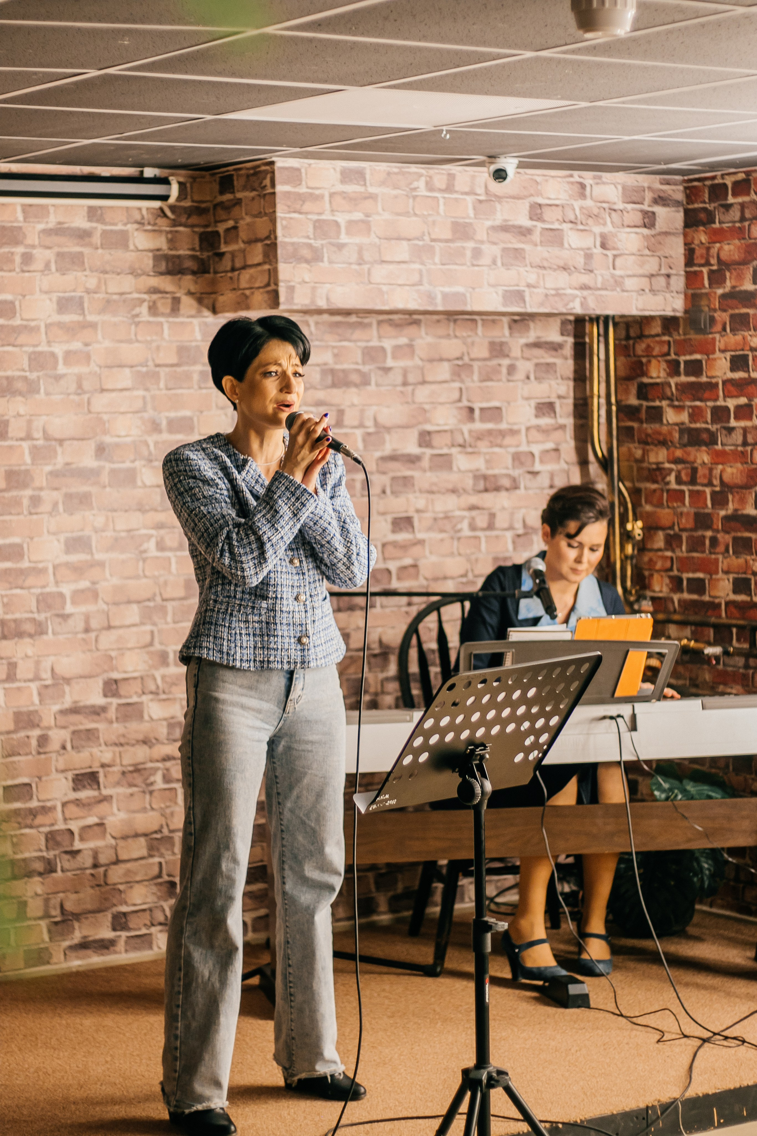 Отчетный концерт студентов вокального тренера Ксении Юрецкой 21.10.2023. Свадебный и семейный фотограф в Нижневартовске Татьяна Мартынова