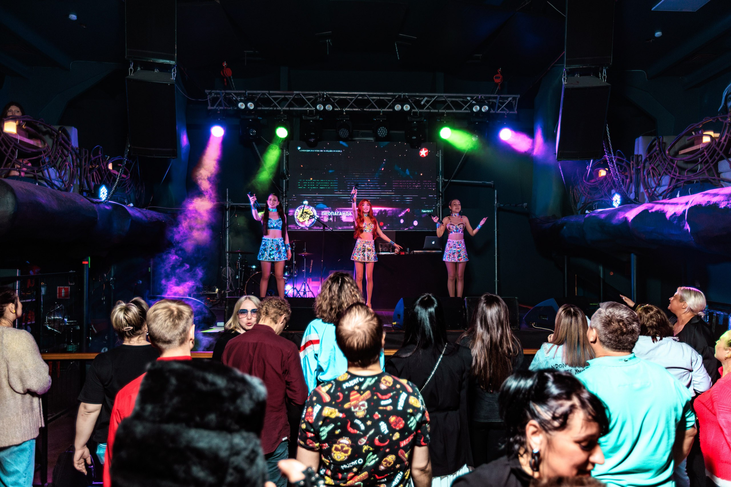 30.04.25 Юность х Пропаганда. Репортажный фотограф Екатеринбург | Яркий, качественный репортаж | Концерты, клубы, репортаж, праздники, корпоративы