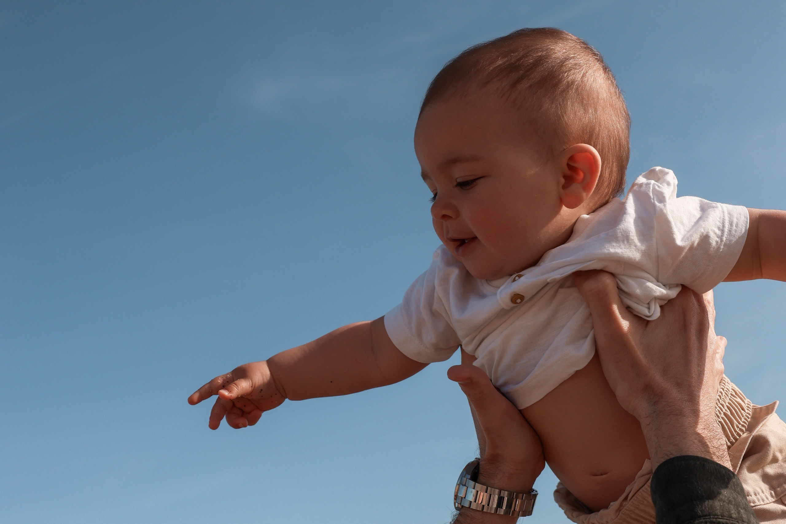 Family pizza at the sea. Natalia Zhuravleva|family, newborn, maternity photographer in Barcelona