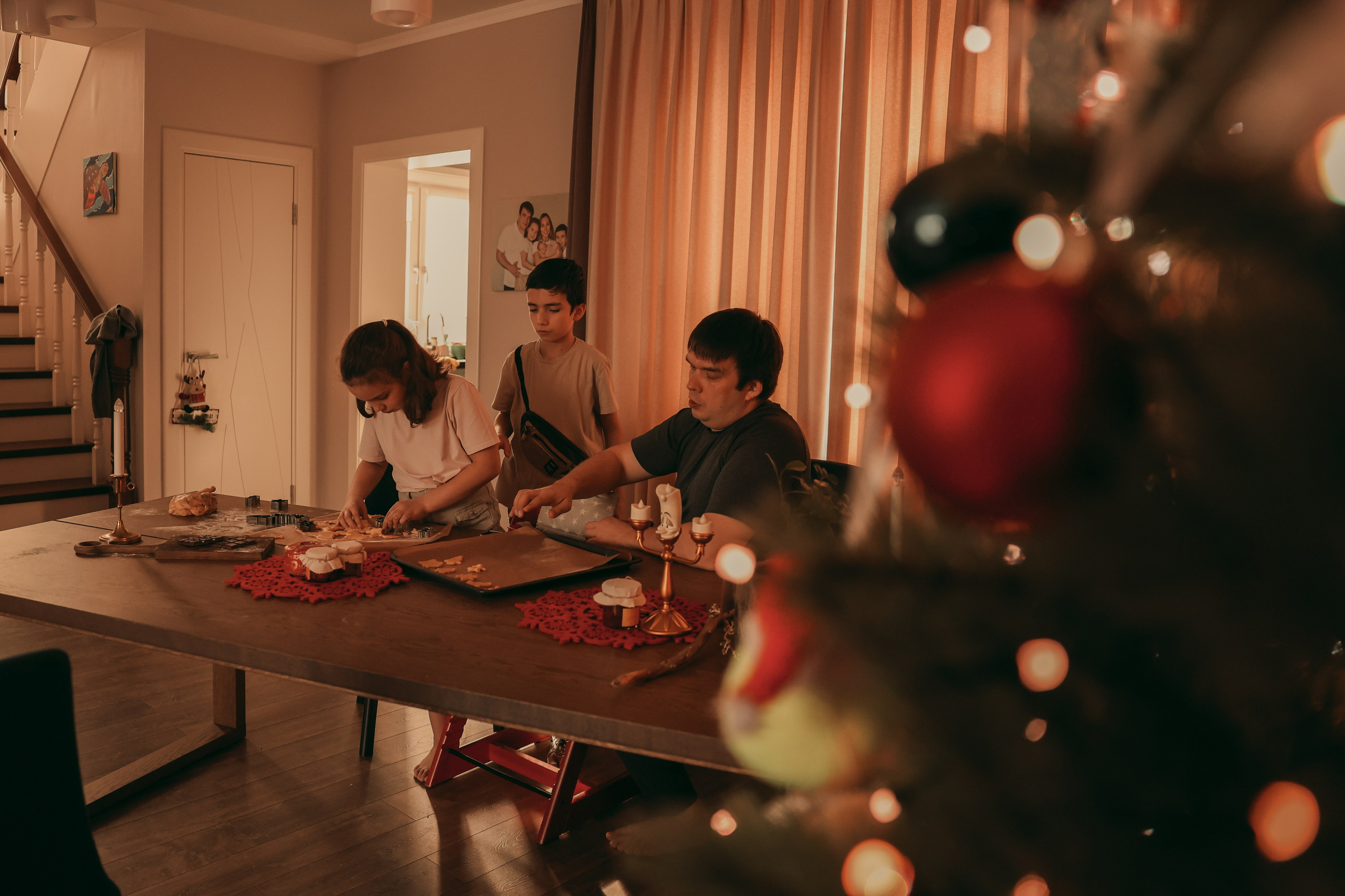 Новогоднее печенье всей семьей. Ваш семейный newborn и lifestyle фотограф в СПБ Наталья Журавлева