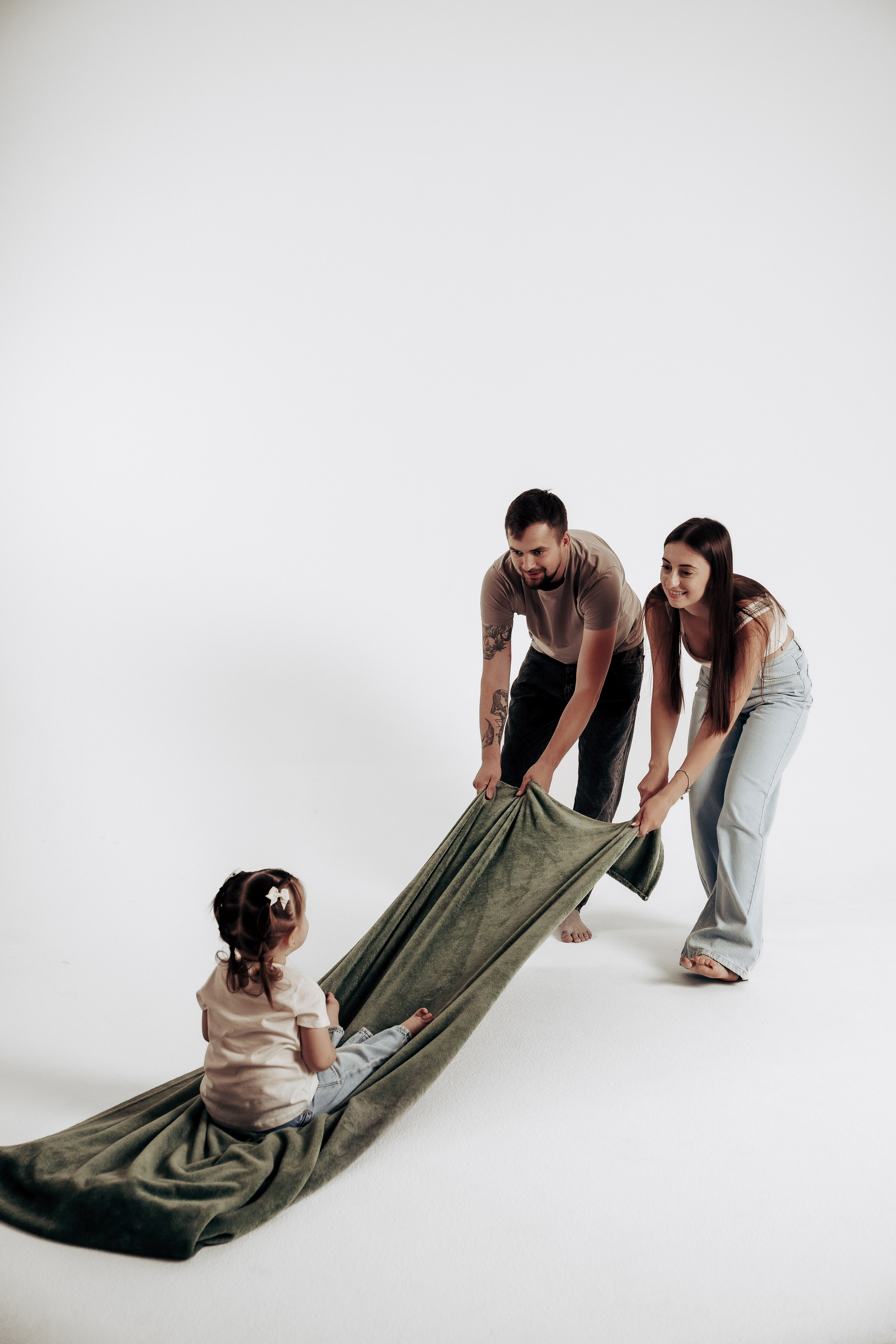 Семейная фотосессия в фотостудии. Профессиональный фотограф в Санкт-Петербурге Александр Волосенцев