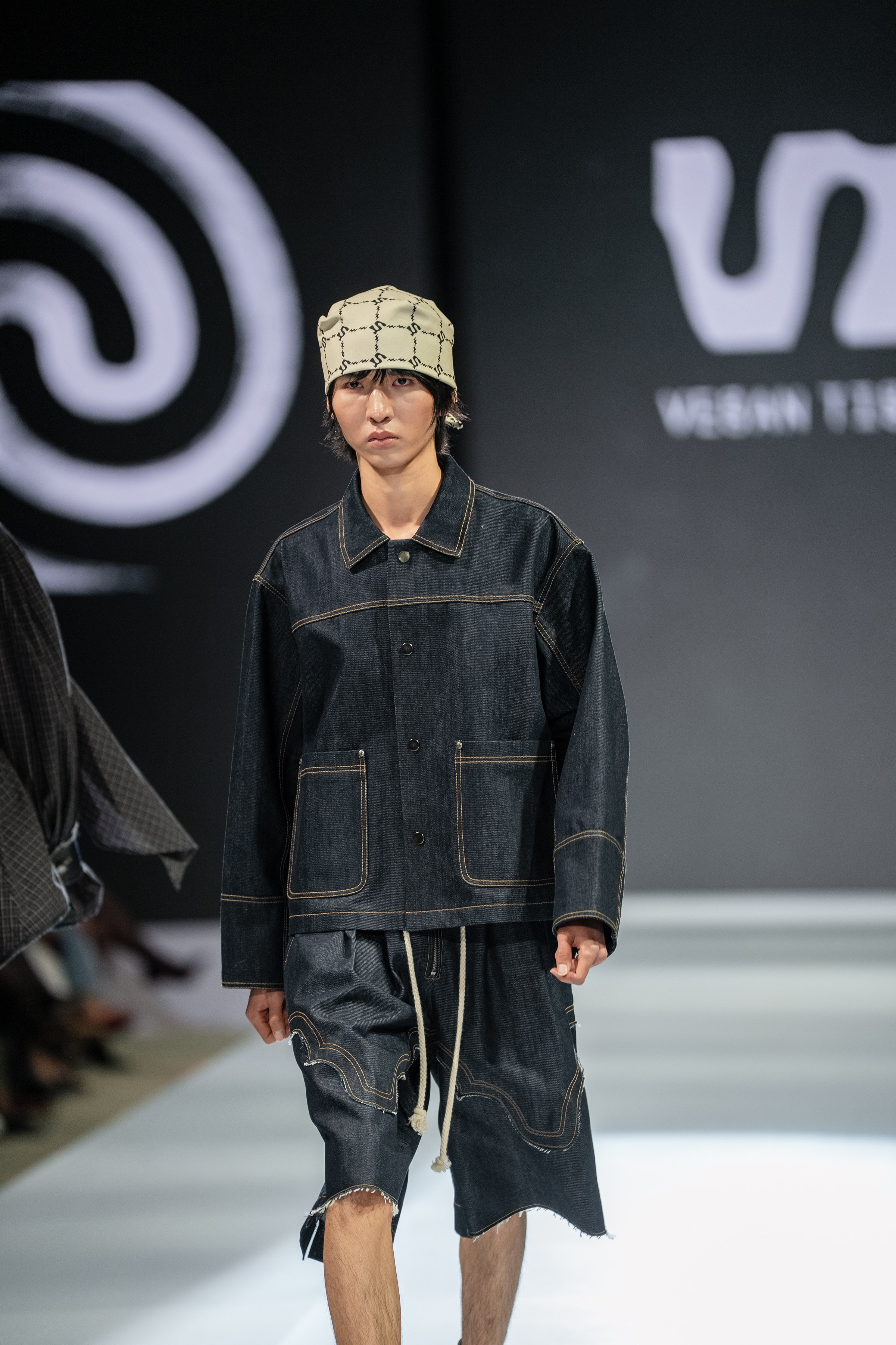 EURASIAN FASHION WEEK Vegan Tiger. Сайт Алматинского НЮ АРТ, будуар и фэшн фотографа Дениса Карпенко