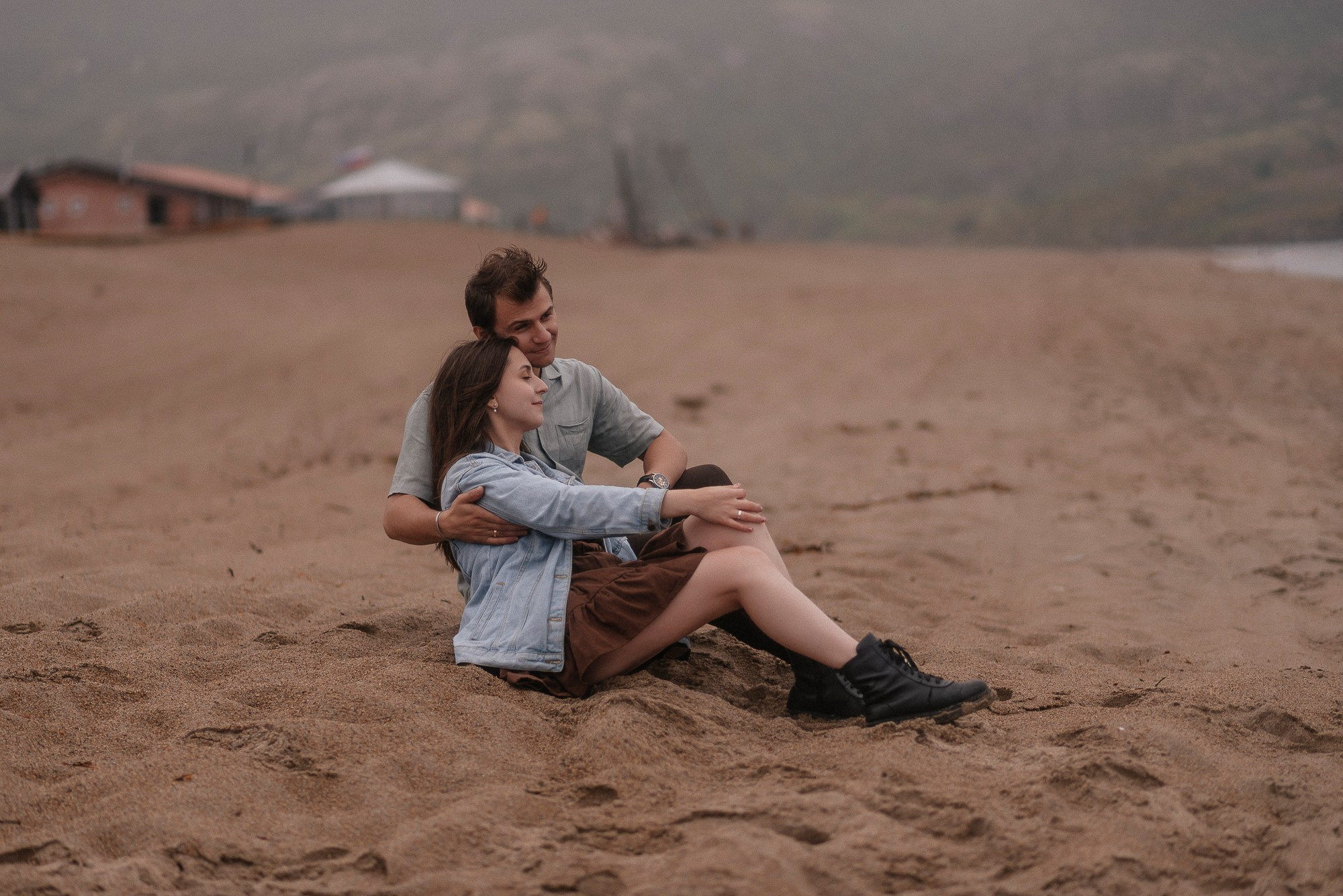 Даша и Дима. Прогулка по берегу Баренцева моря. Фотограф в Мурманске Екатерина Рудак