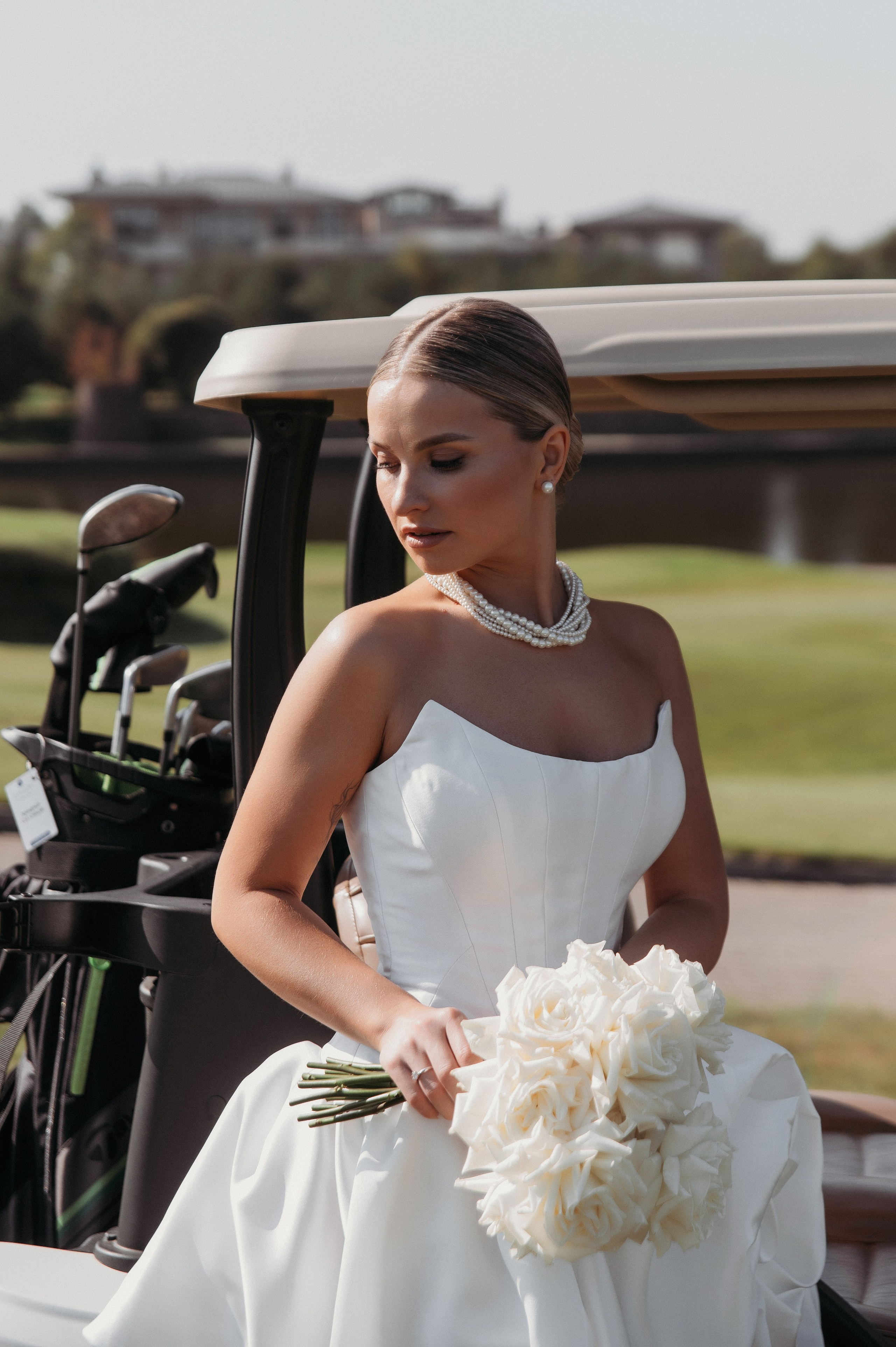 Свадебная фотосессия в Завидово гольф поле с утром невесты и красивым свадебным банкетом. Свадебный фотограф в Твери, Москве и Санкт-Петербурге Денисова Екатерина