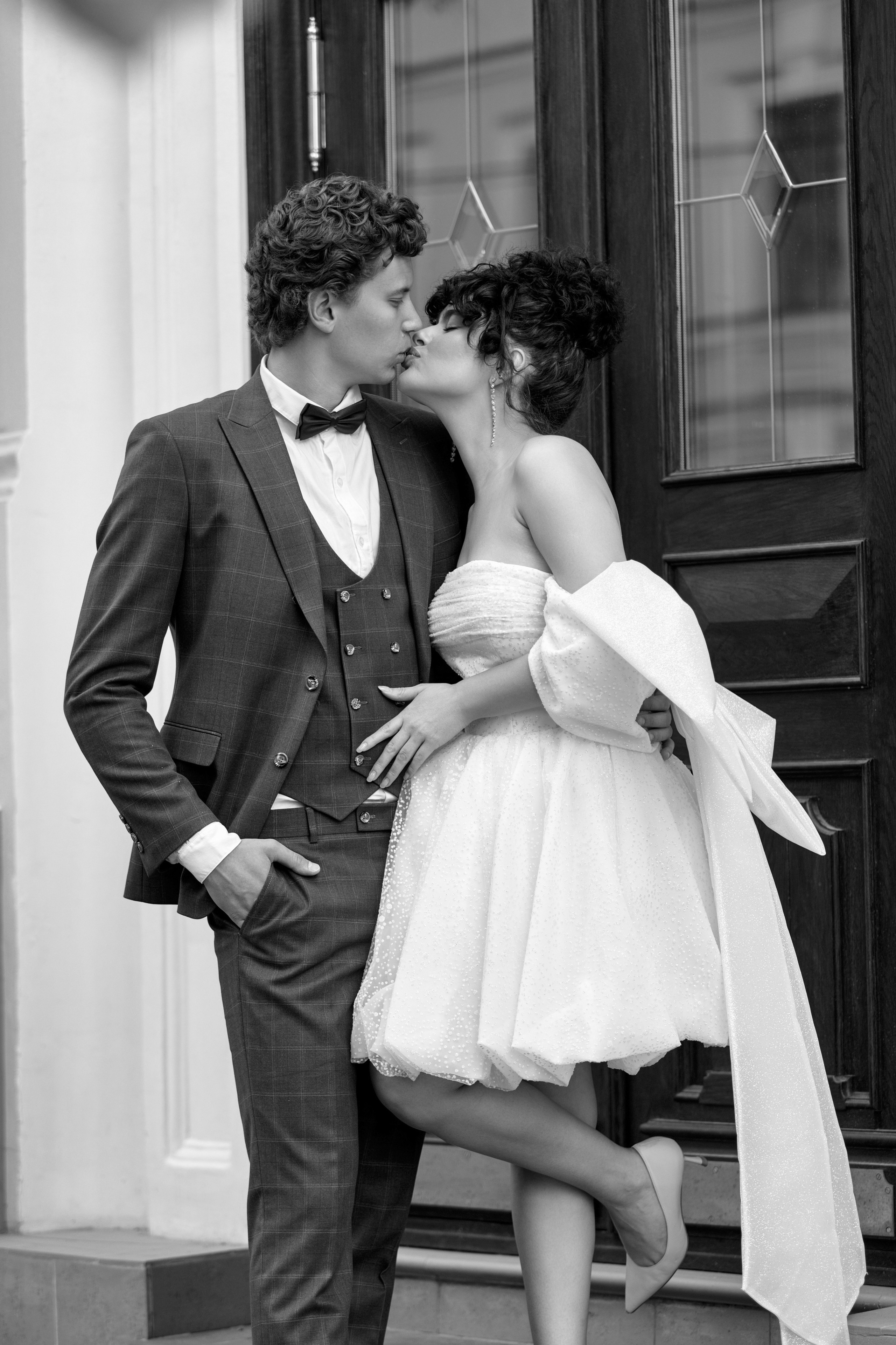 Поцелуй молодоженов в Казани. Фотограф Елена Орешина