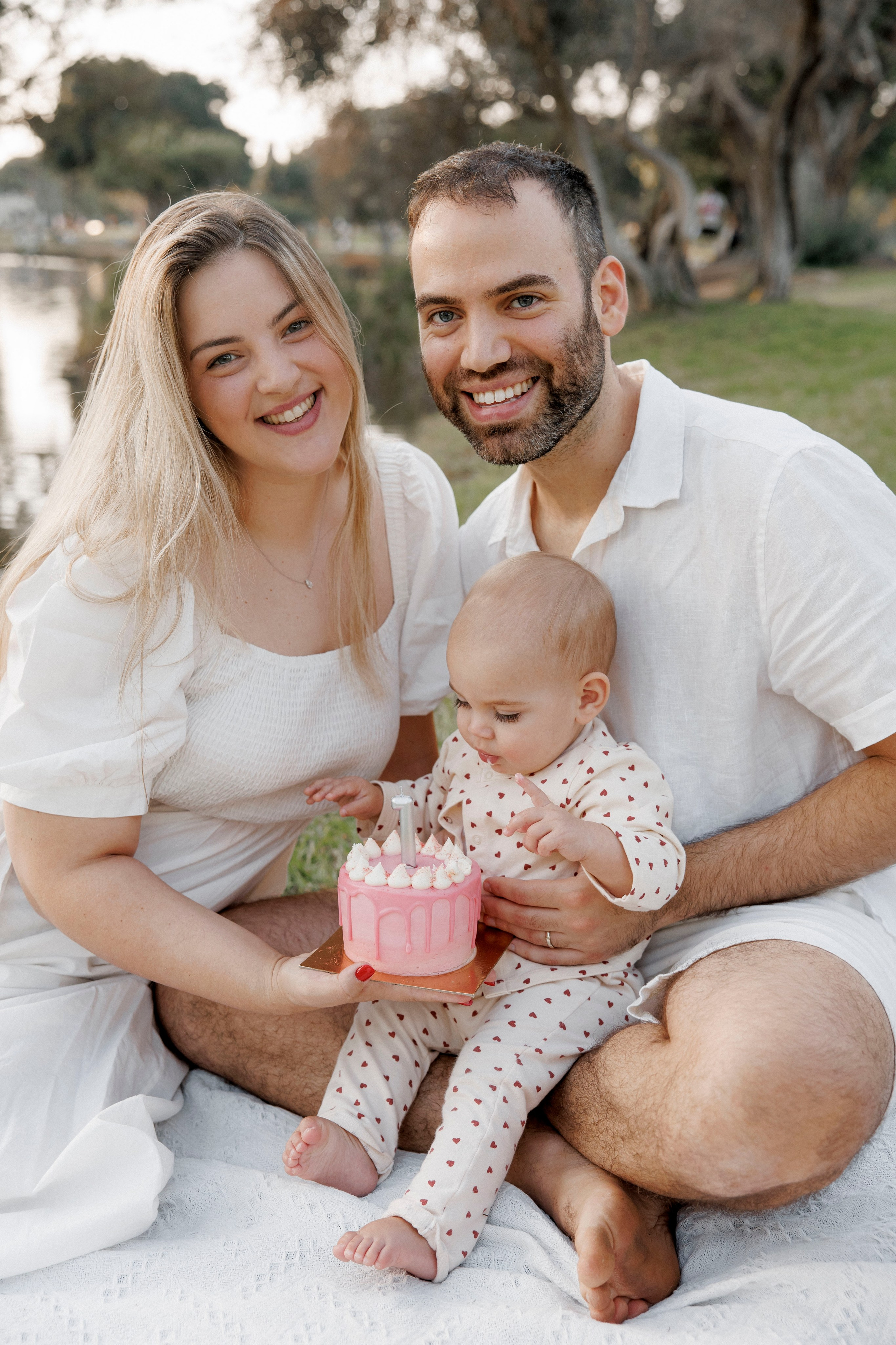 First year photoshoot inside the park (sunset). Wedding and family photographer