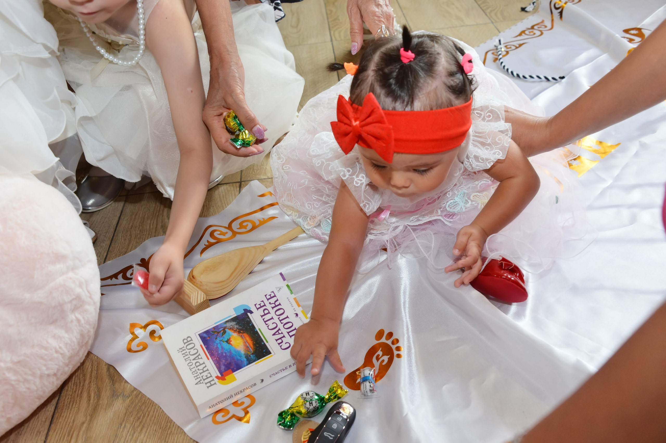 Дети-5 (Адель-1годик). Фотосъёмка. Фотограф Сергей Авдеев-семейный и детский фотограф в Алматы
