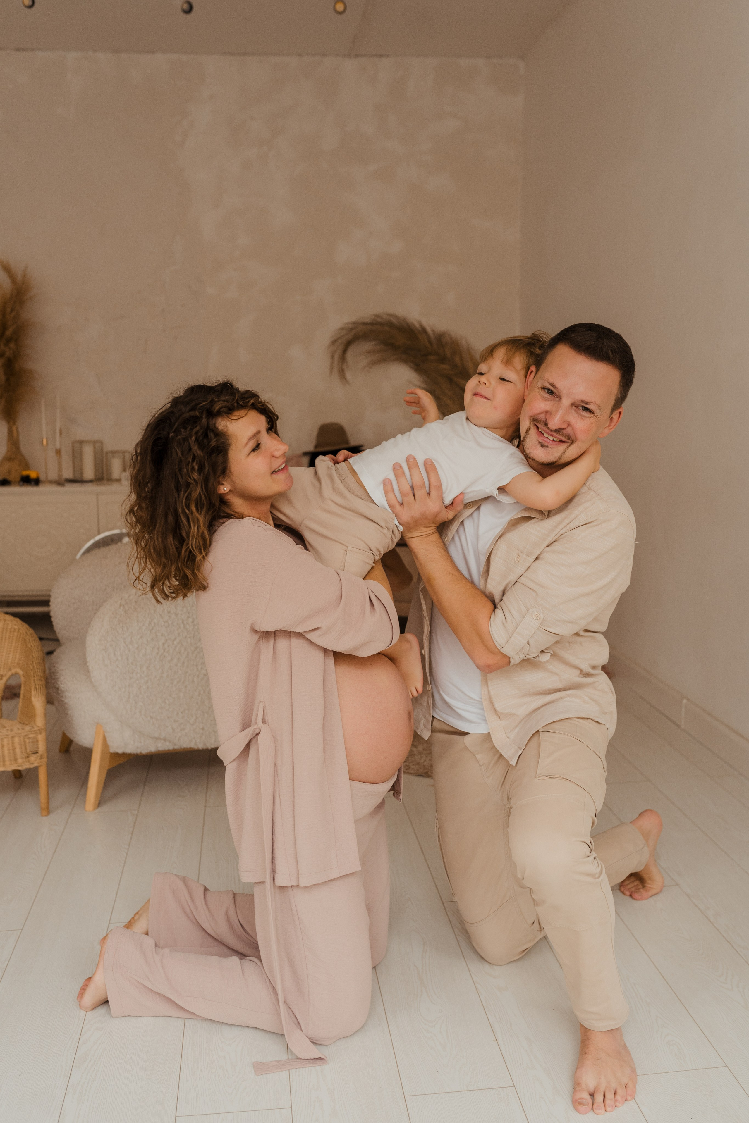 Семейная фотосессия в студии в Москве, семейный фотограф Анна Полушина. Свадебный фотограф в Москве Анна Полушина