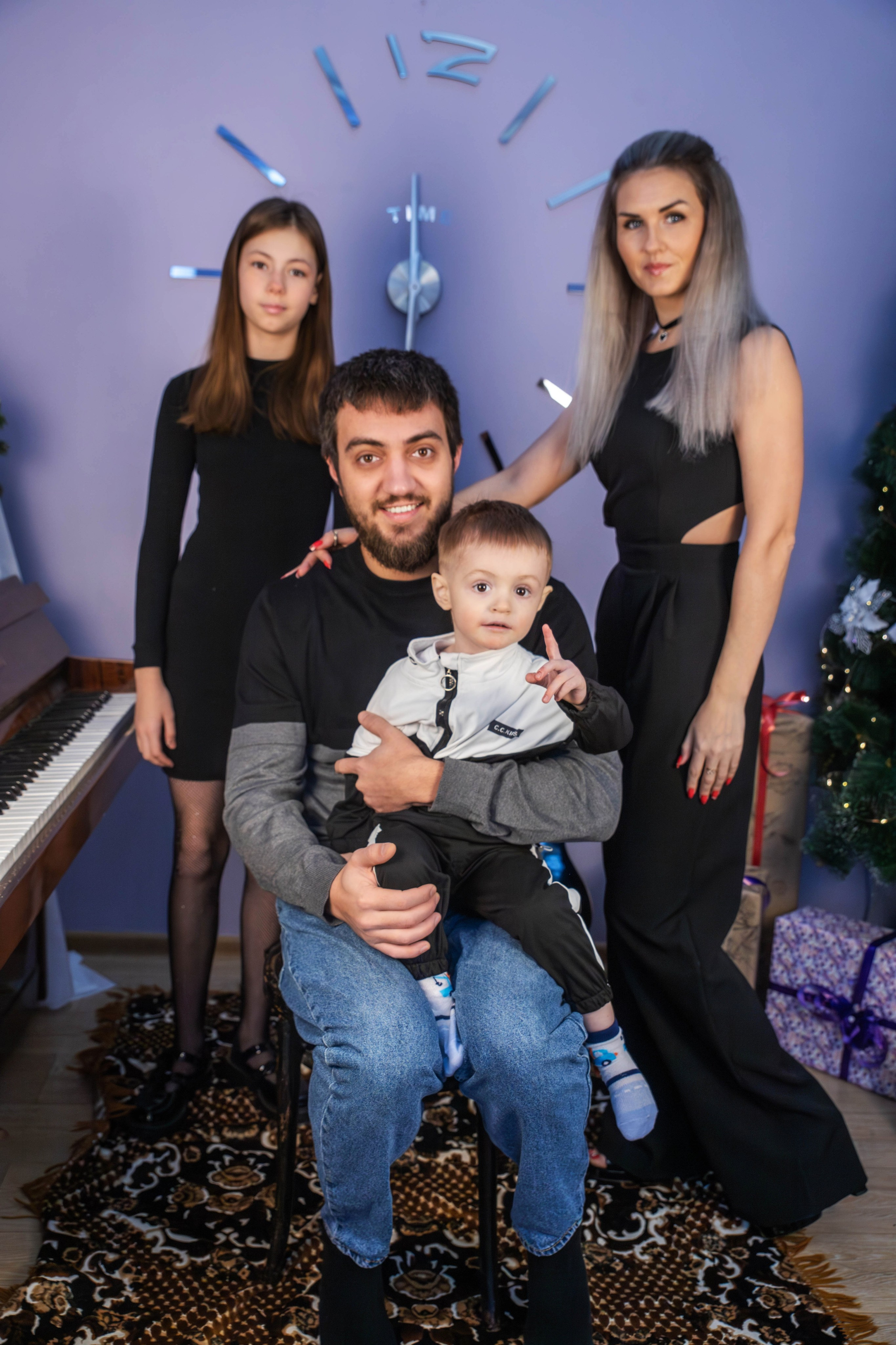 Новый год. Инна и семья. Фотограф Лапочкина Татьяна