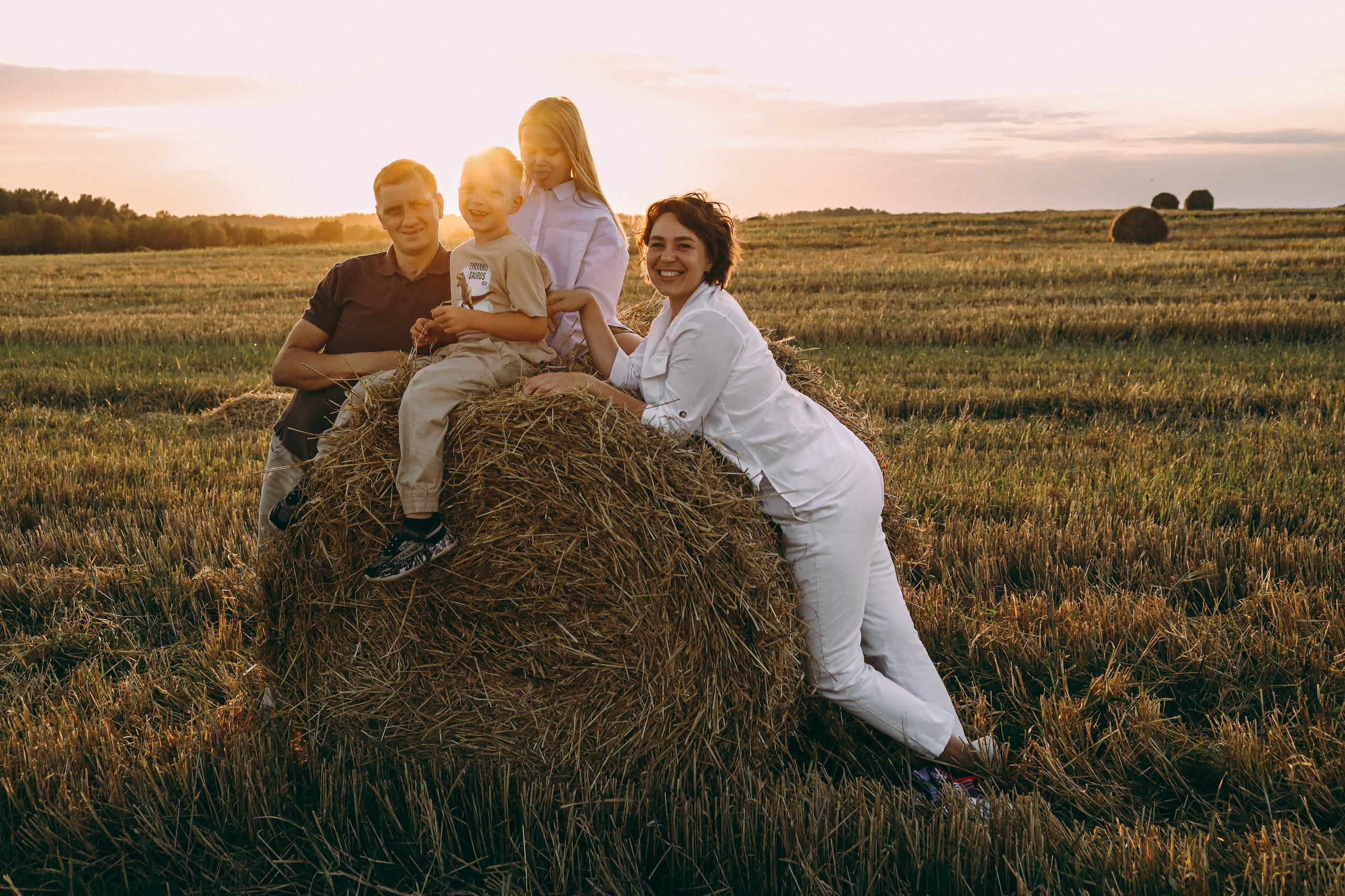 Семейная фотосессия в поле