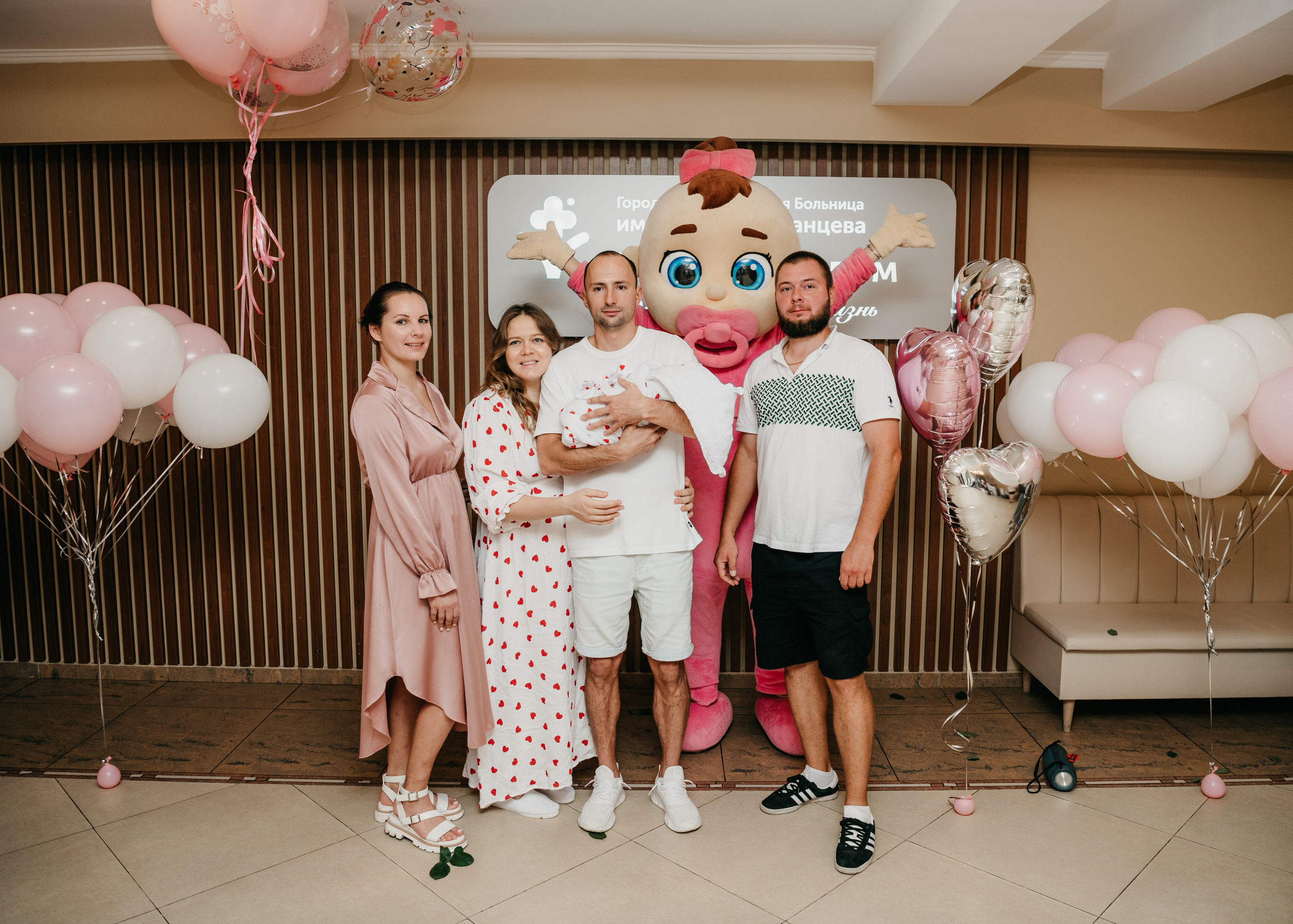 Выписка Софии в ГКБ Ерамишанцева. Фотограф на выписку из роддома в Москве и МО