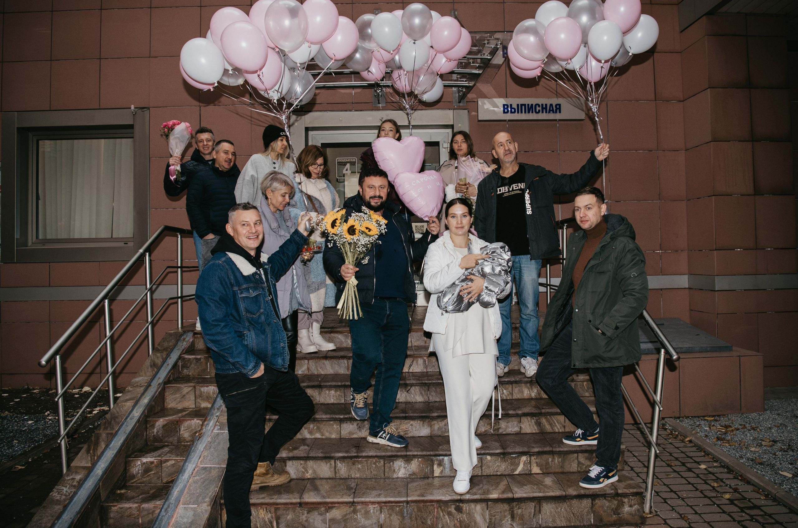 Выписка Сарочки. Мать и дитя на Севастопольском. Фотограф на выписку из роддома в Москве и МО