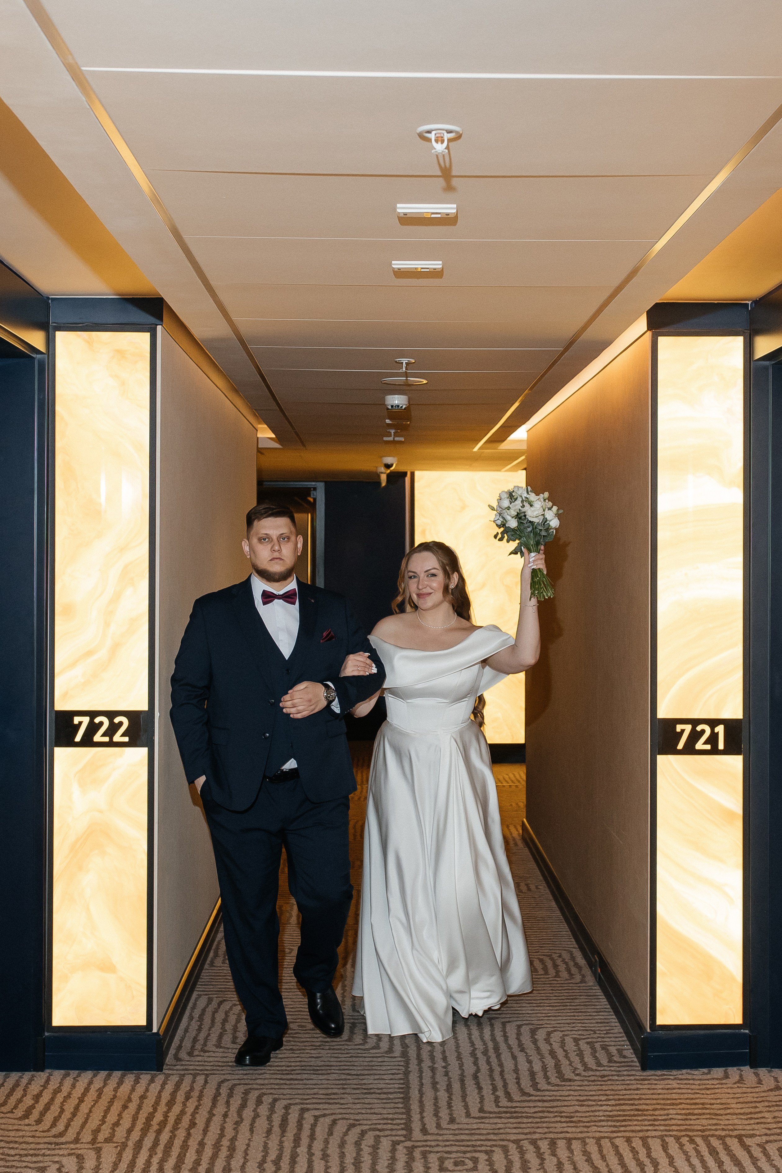 Свадебная фотосессия в отеле Marriott imperial plaza в Москве. Свадебный фотограф в Москве Дарья Олендарёва