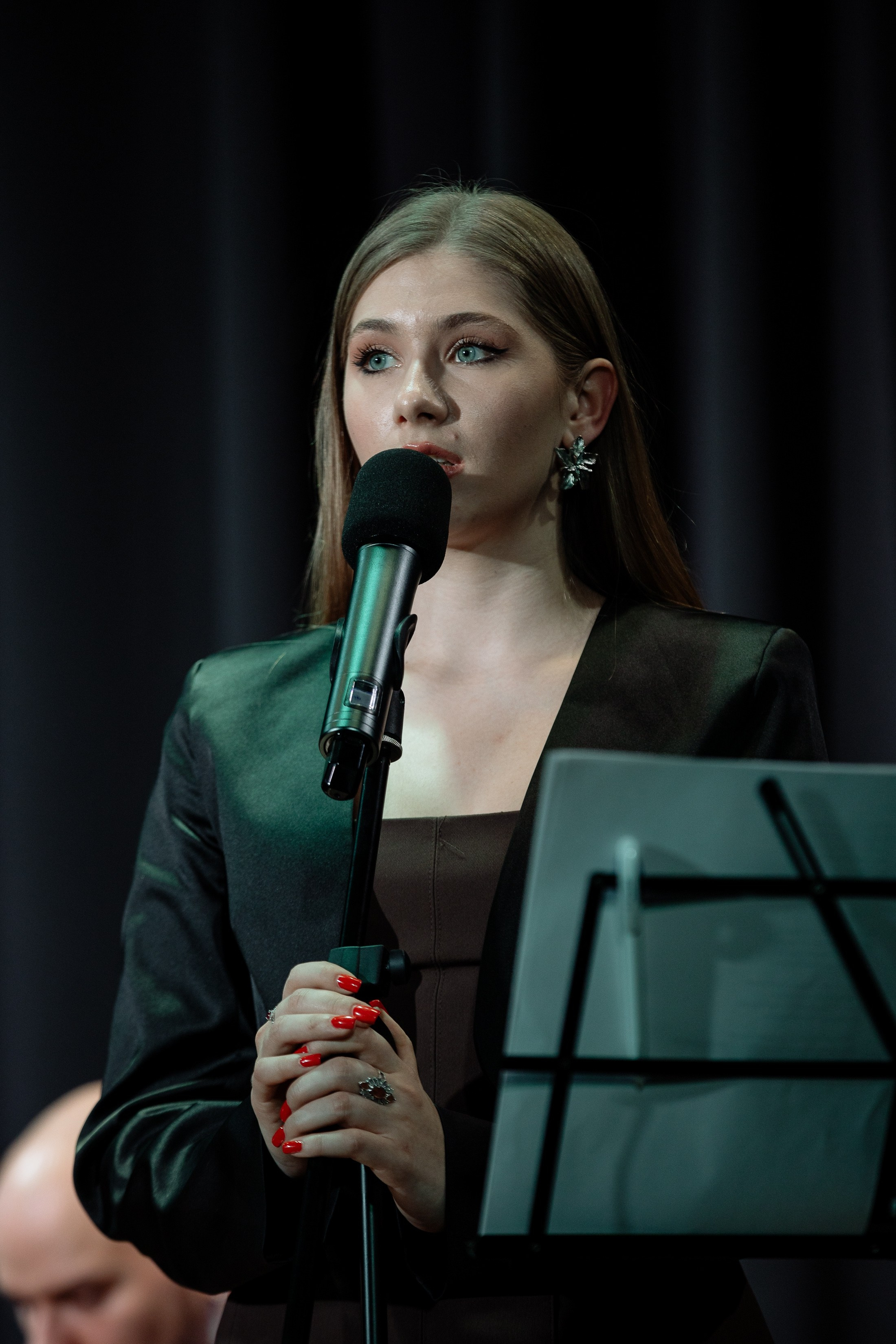 Поэтический вечер с Игорем Бушмелевым и Никой Станиславчик. Фотограф Юлия Мальцева