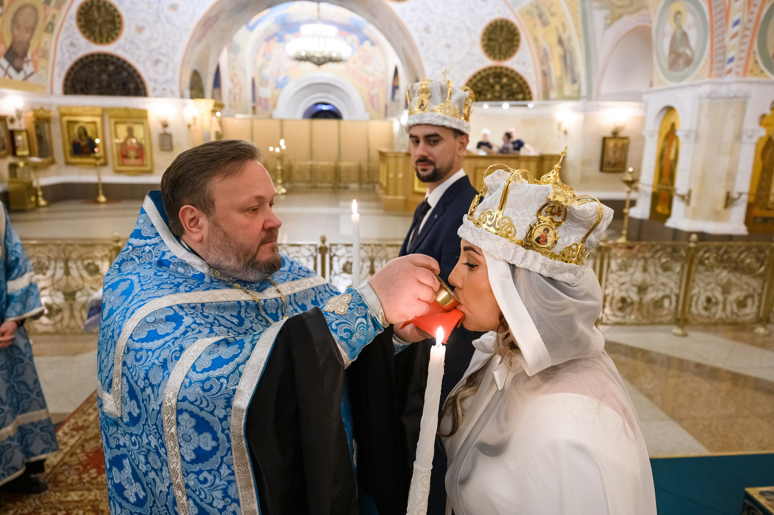 Свадьба Венчание Храм Христа Спасителя. Свадебный фотограф Москва Юрий Кульман