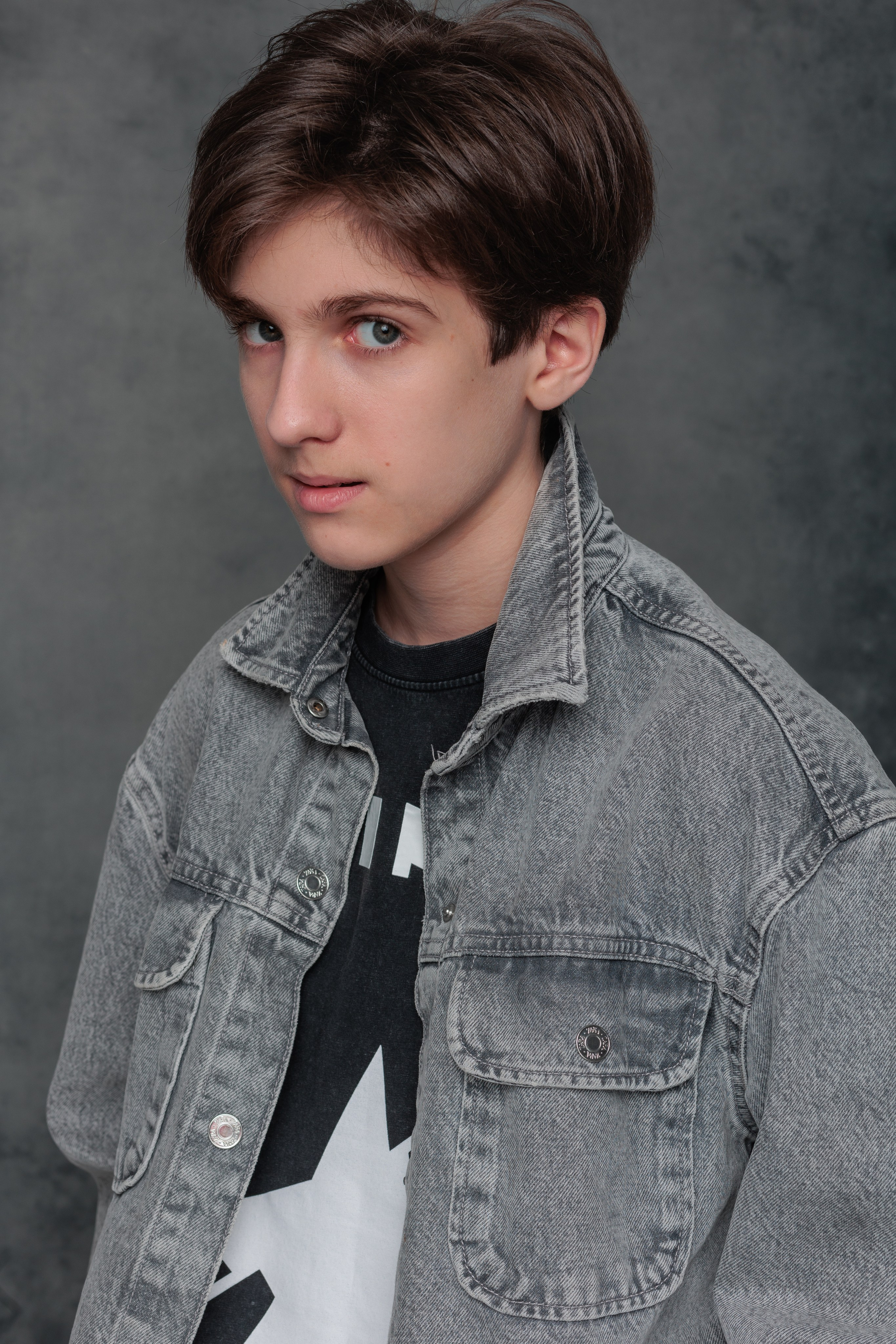 АРТЁМ. Я фотограф из Москвы к Вашим услугам