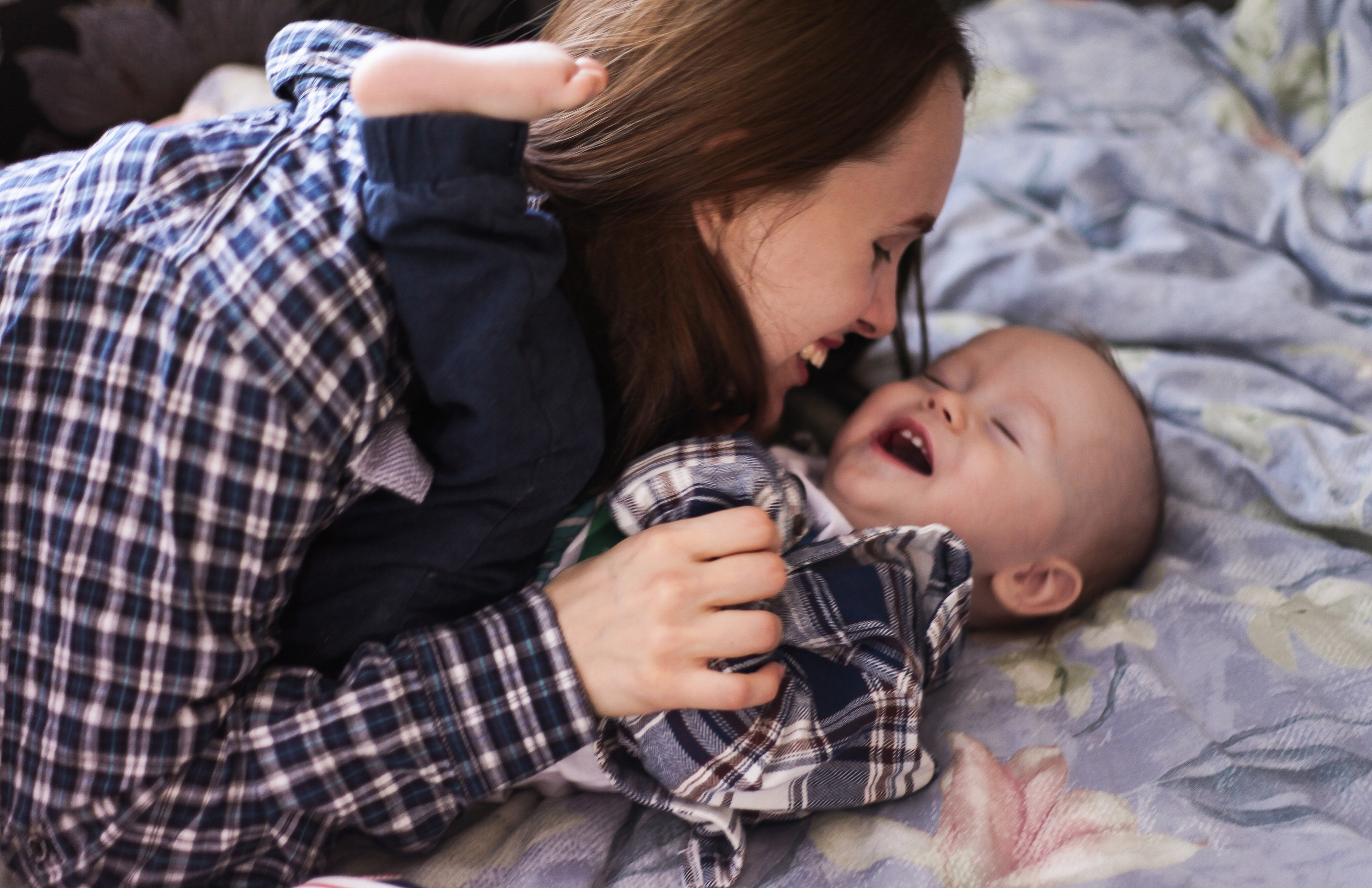 Атмосфера домашней съёмки. Семейный фотограф в городе Саратове — Анна