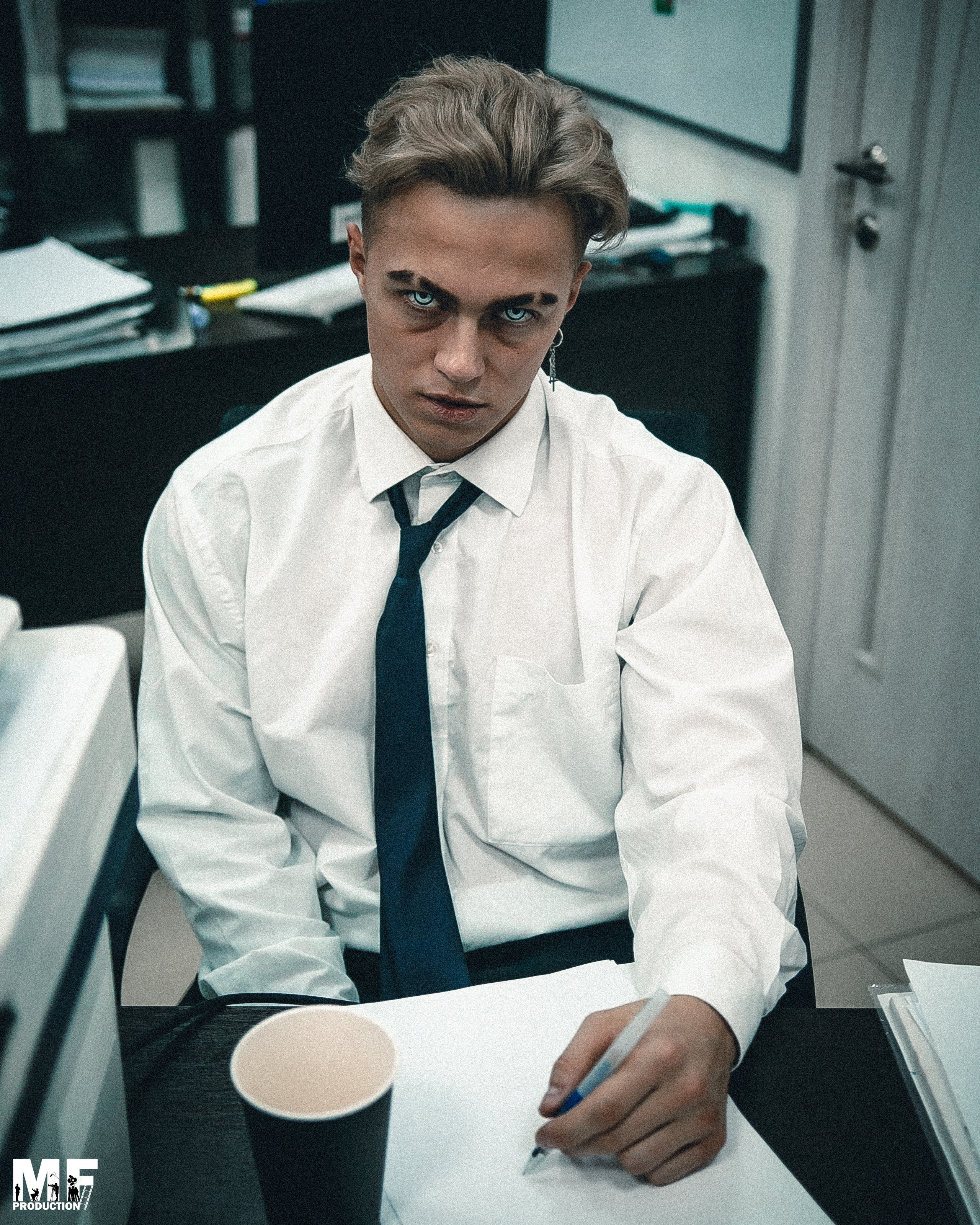 MF PROD. — FIGHT CLUB: OFFICE. MOVIE FAMILY PRODUCTION