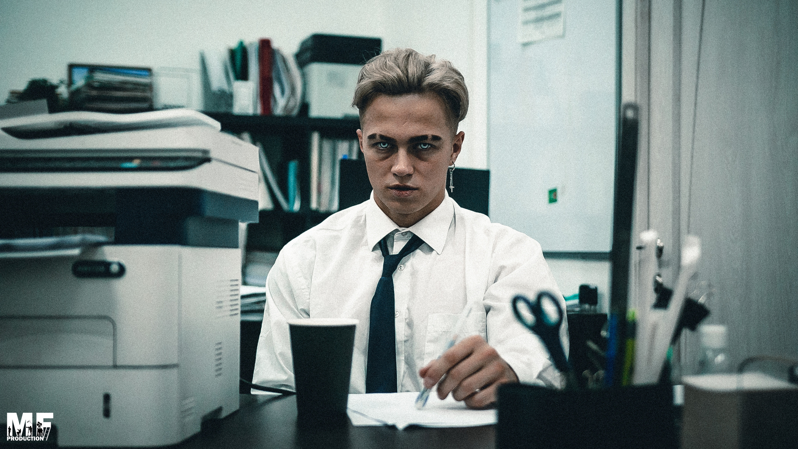 MF PROD. — FIGHT CLUB: OFFICE. MOVIE FAMILY PRODUCTION