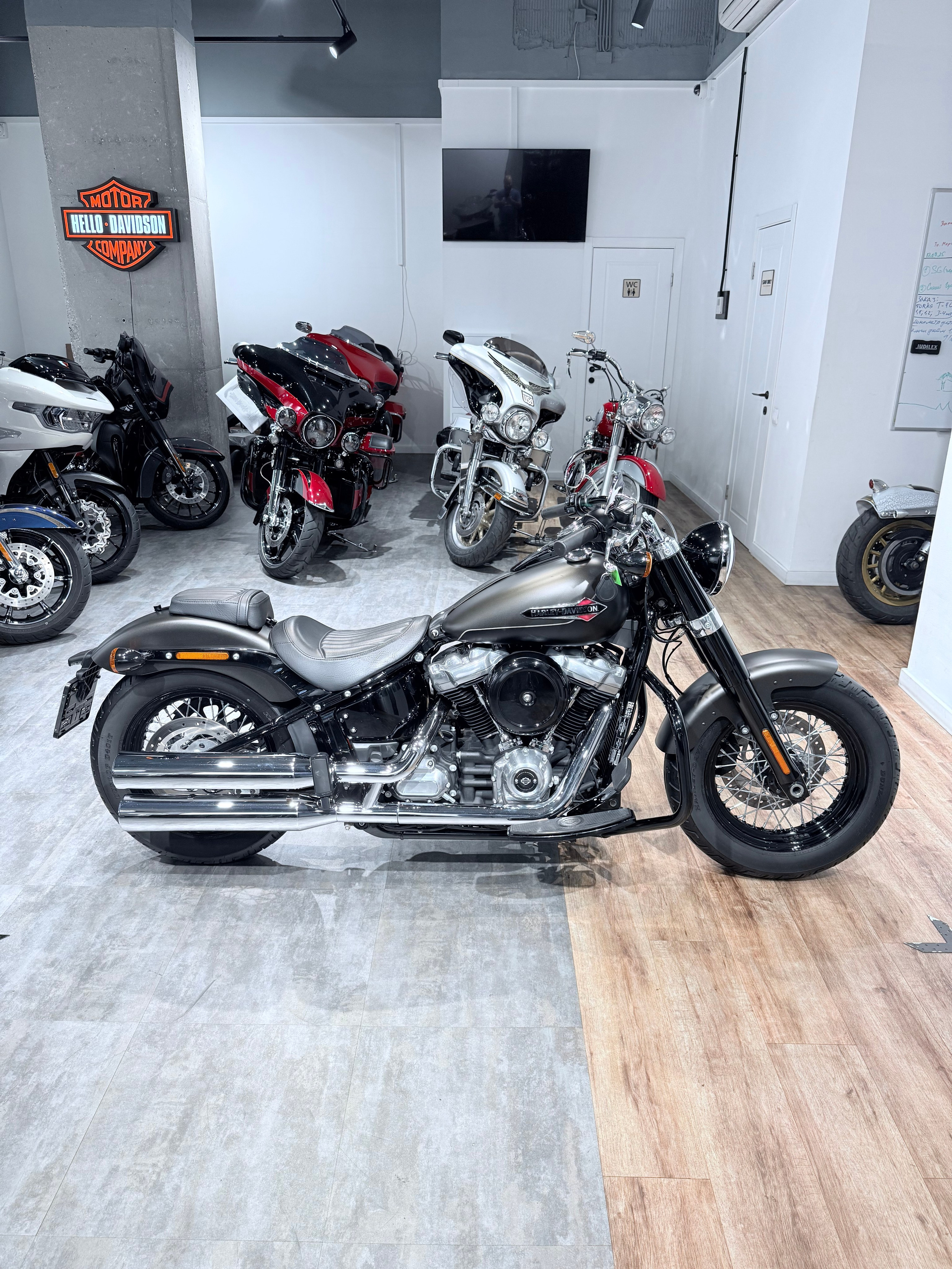 2022 Softail Slim (Rock RIver Denim). Hello Davidson, Москва. Только хорошие мотоциклы…