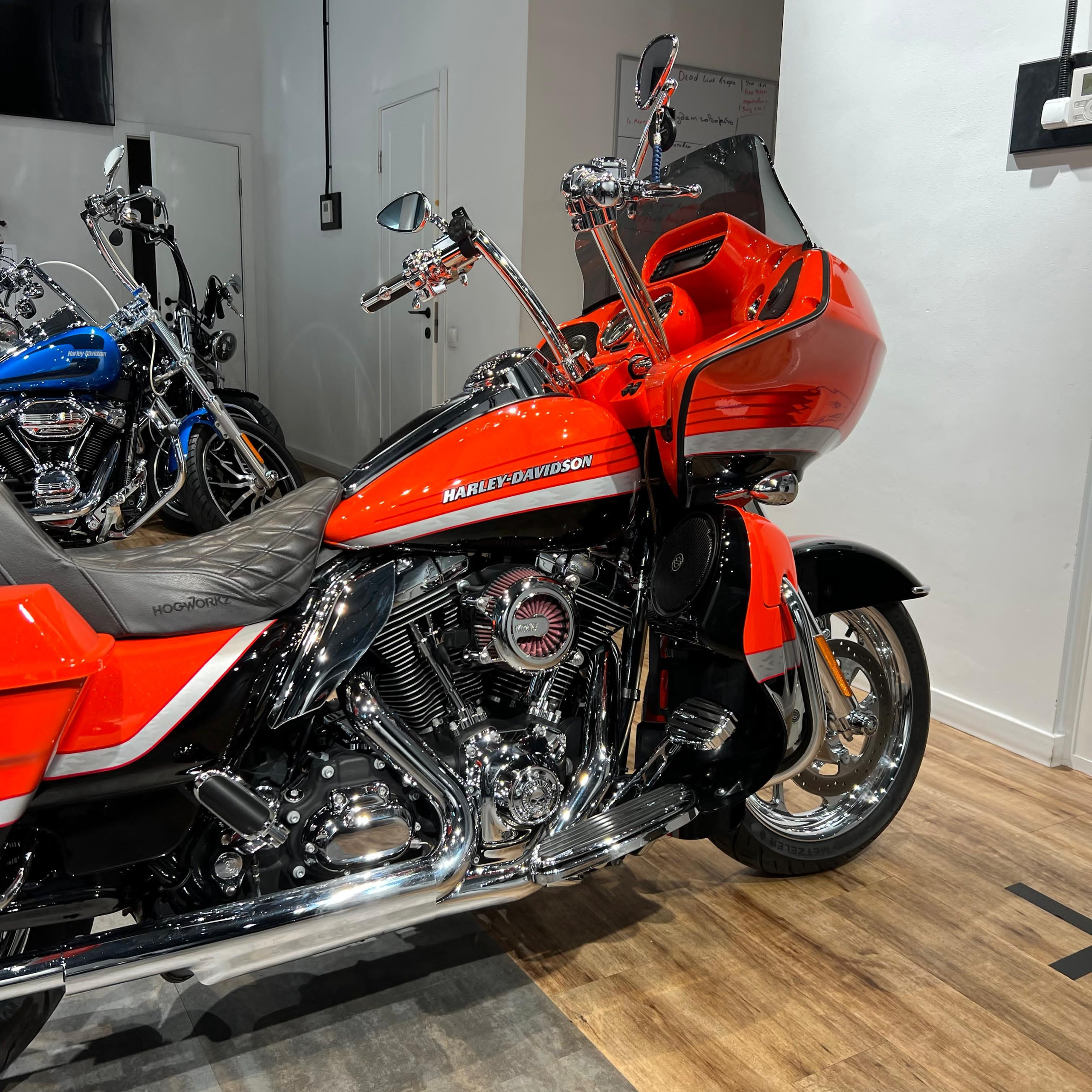 Harley Davidson CVO Road Glide (Electric Orange) (Touring) — купить мотоцикл. Hello Davidson, Москва. Только хорошие мотоциклы…