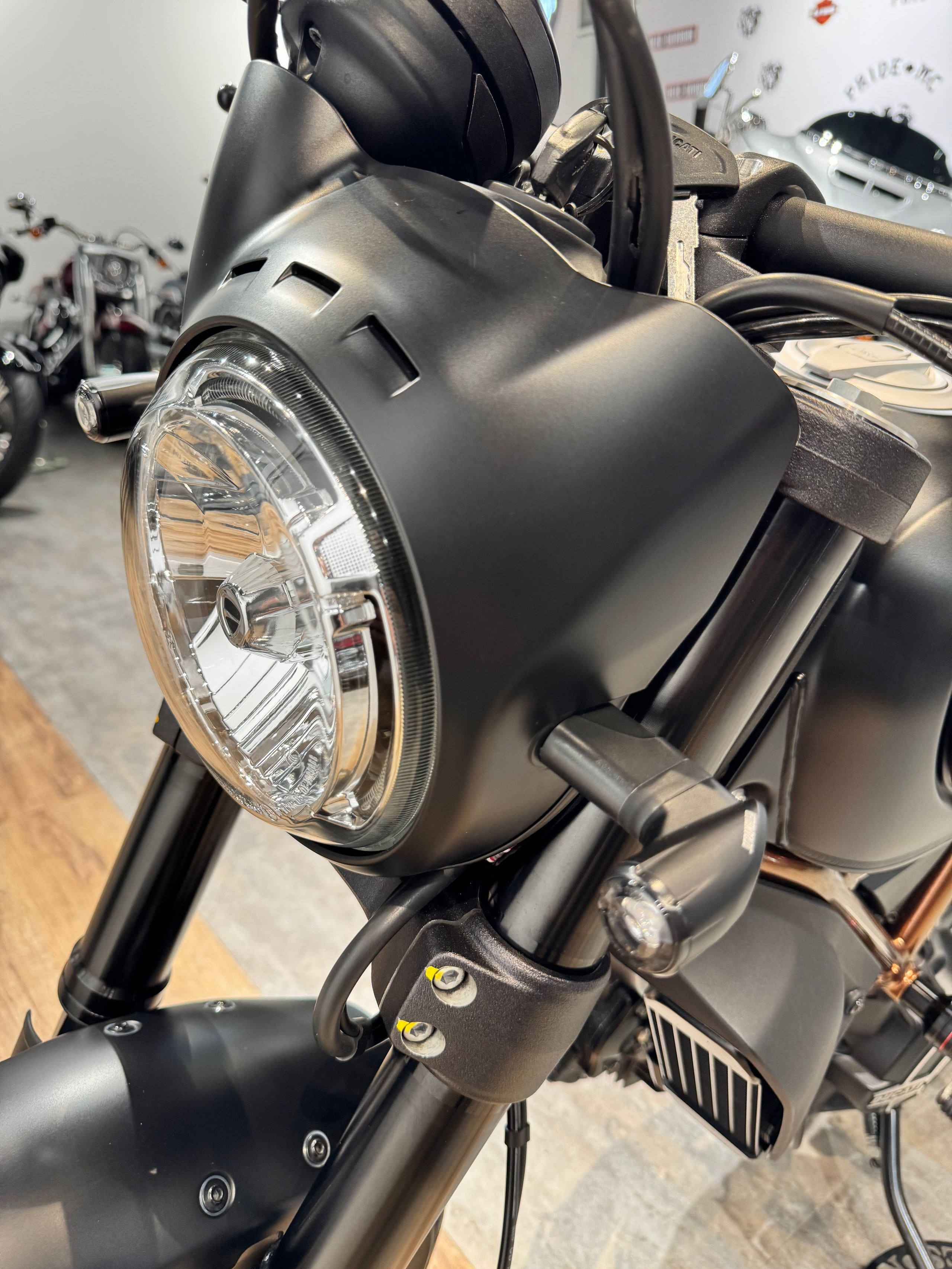 Ducati Scrambler (Italia Independent). Hello Davidson, Москва. Только хорошие мотоциклы…