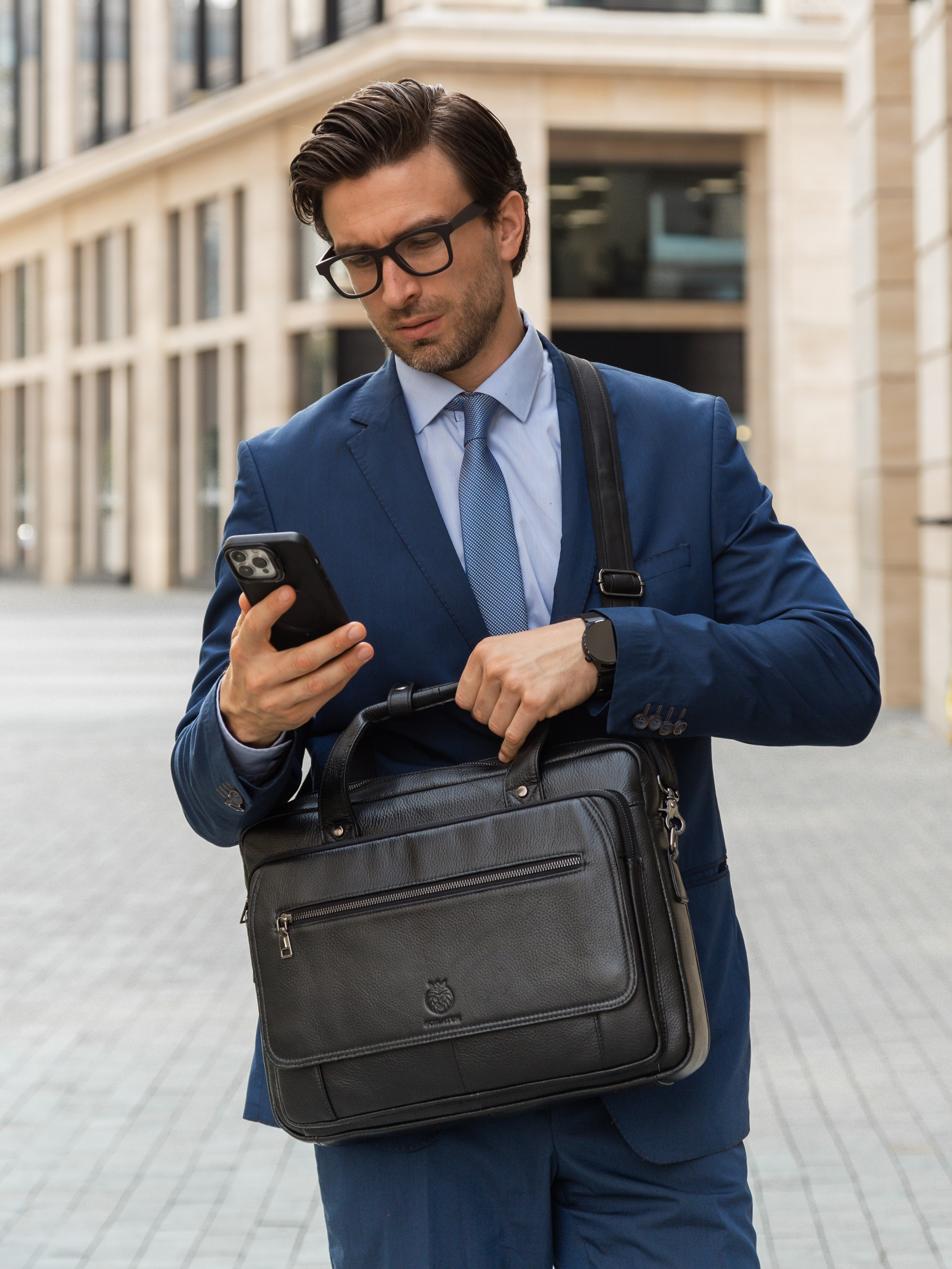 Коммерческая фотосессия мужских сумок для маркетплейсов и социальных сетей. Fashion фотограф в Санкт-Петербурге Савинова Ирина