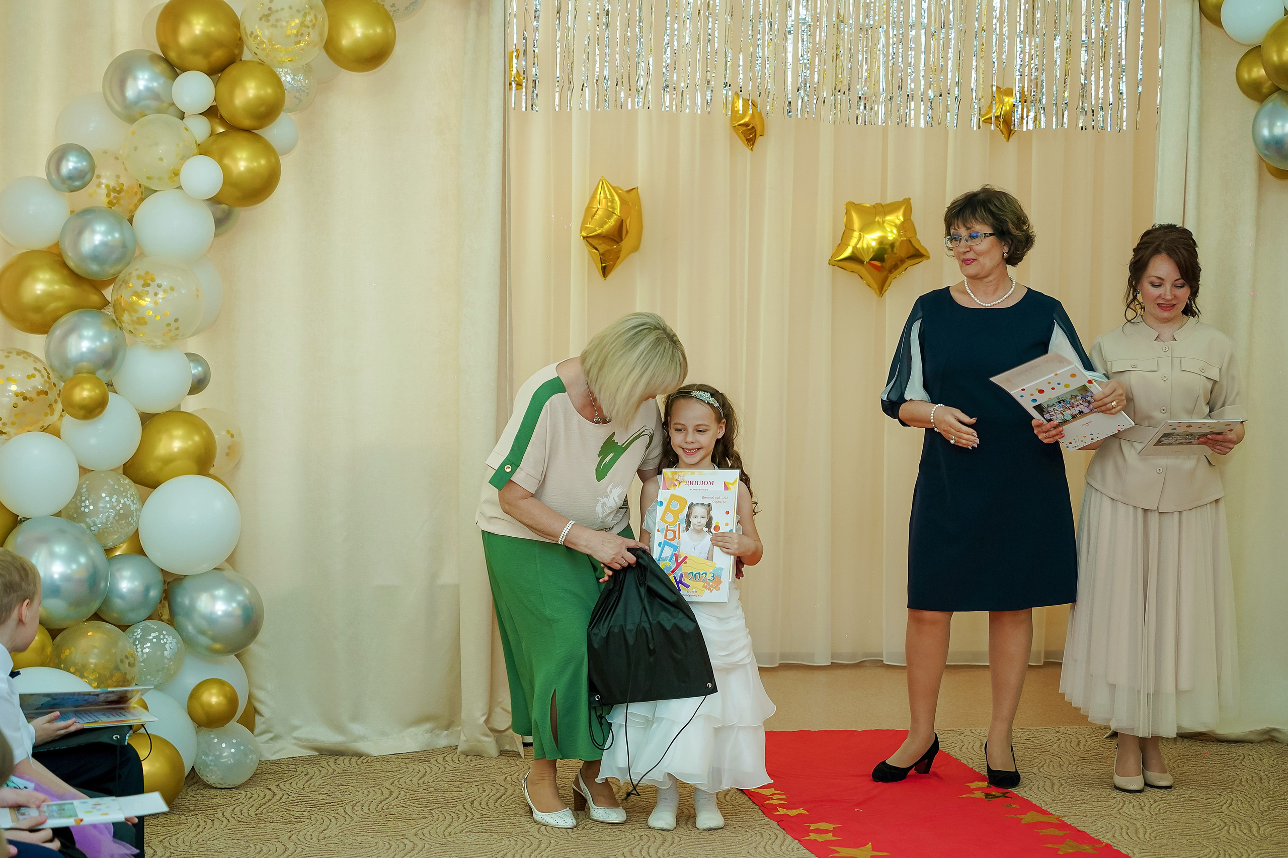 Фотосъемка видеосъёмка фотограф видеооператор новогодних утренников  в. Фотограф, видеооператор Нина Коршунова