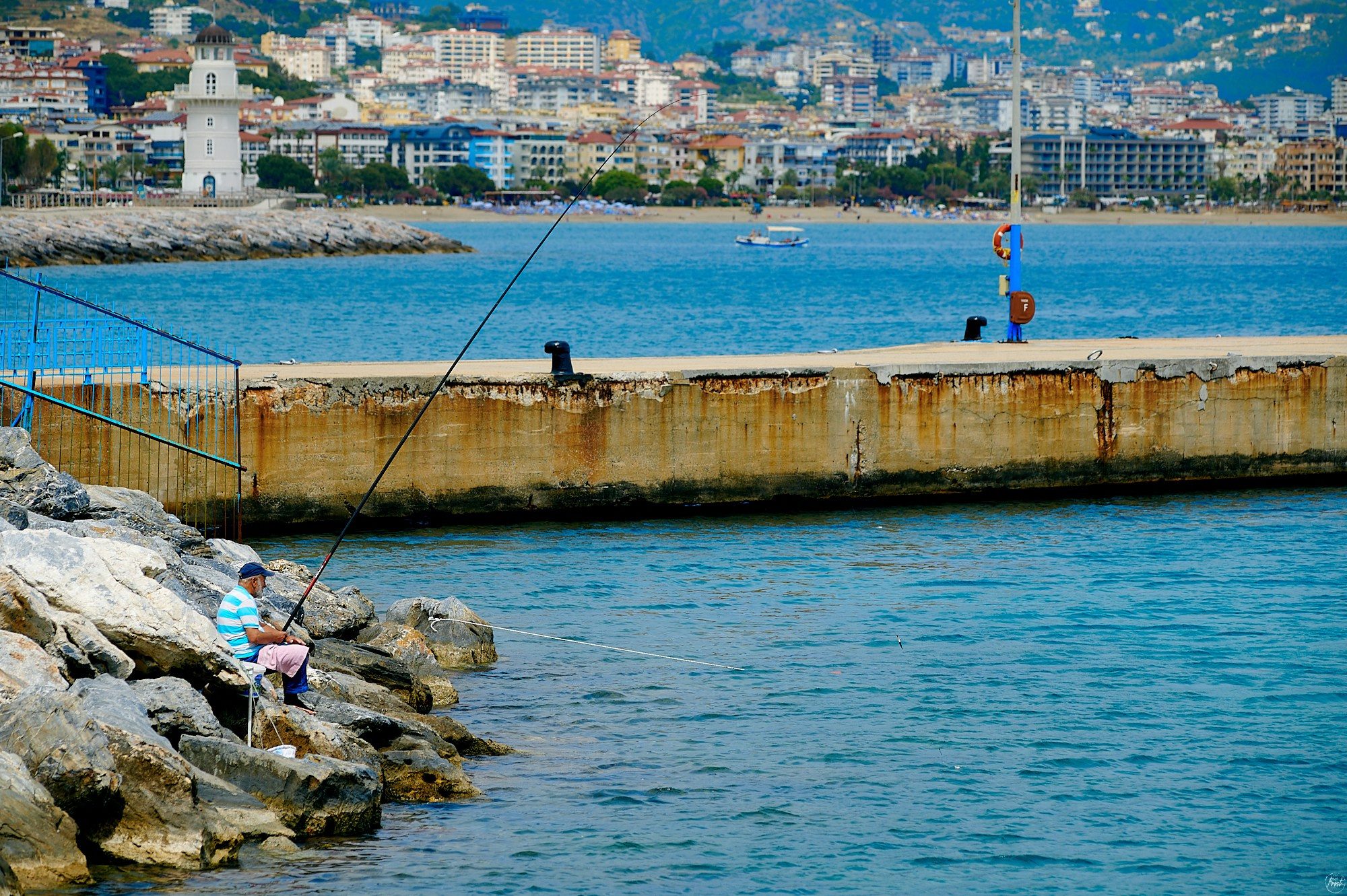 Alanya, Türkiye. May 2024. Фотографии отовсюду и обо всем