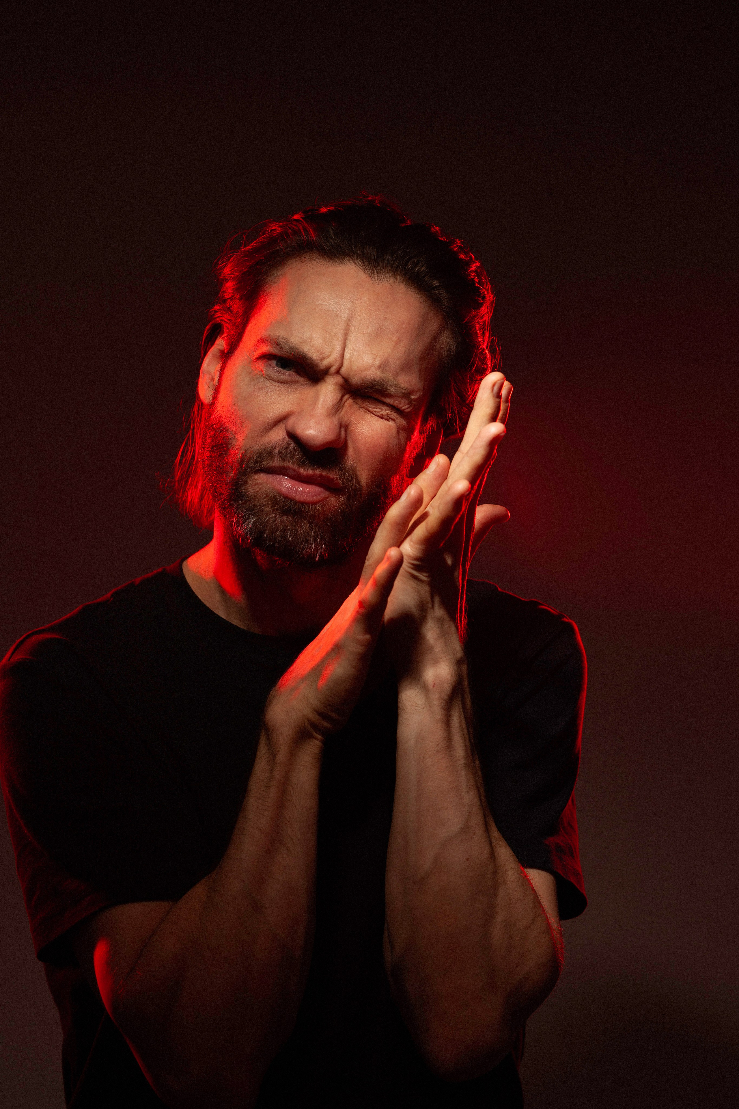 Мужской студийный портрет. Фотограф Лазарина Кучменова