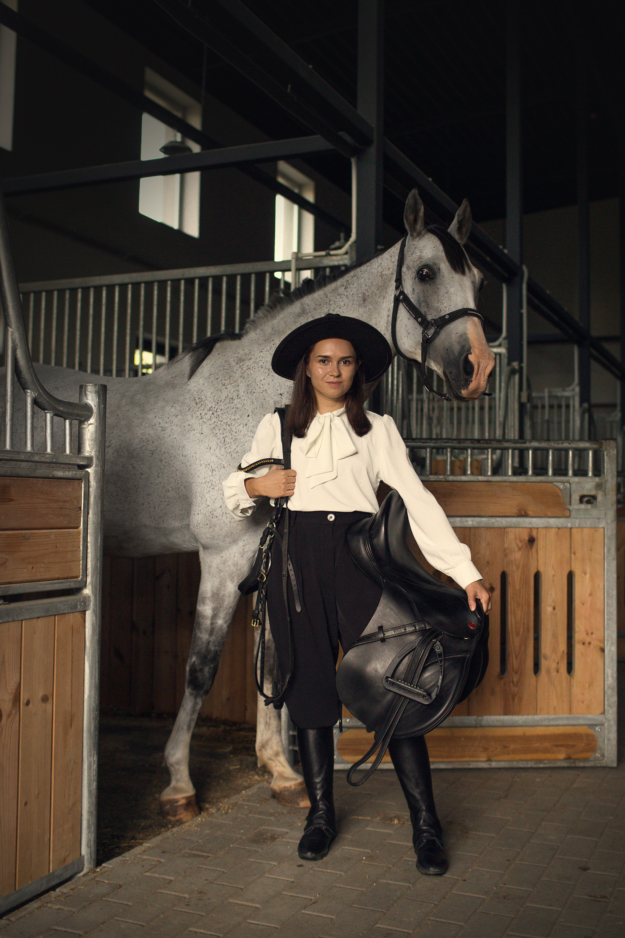 Фотосессия с серой лошадью