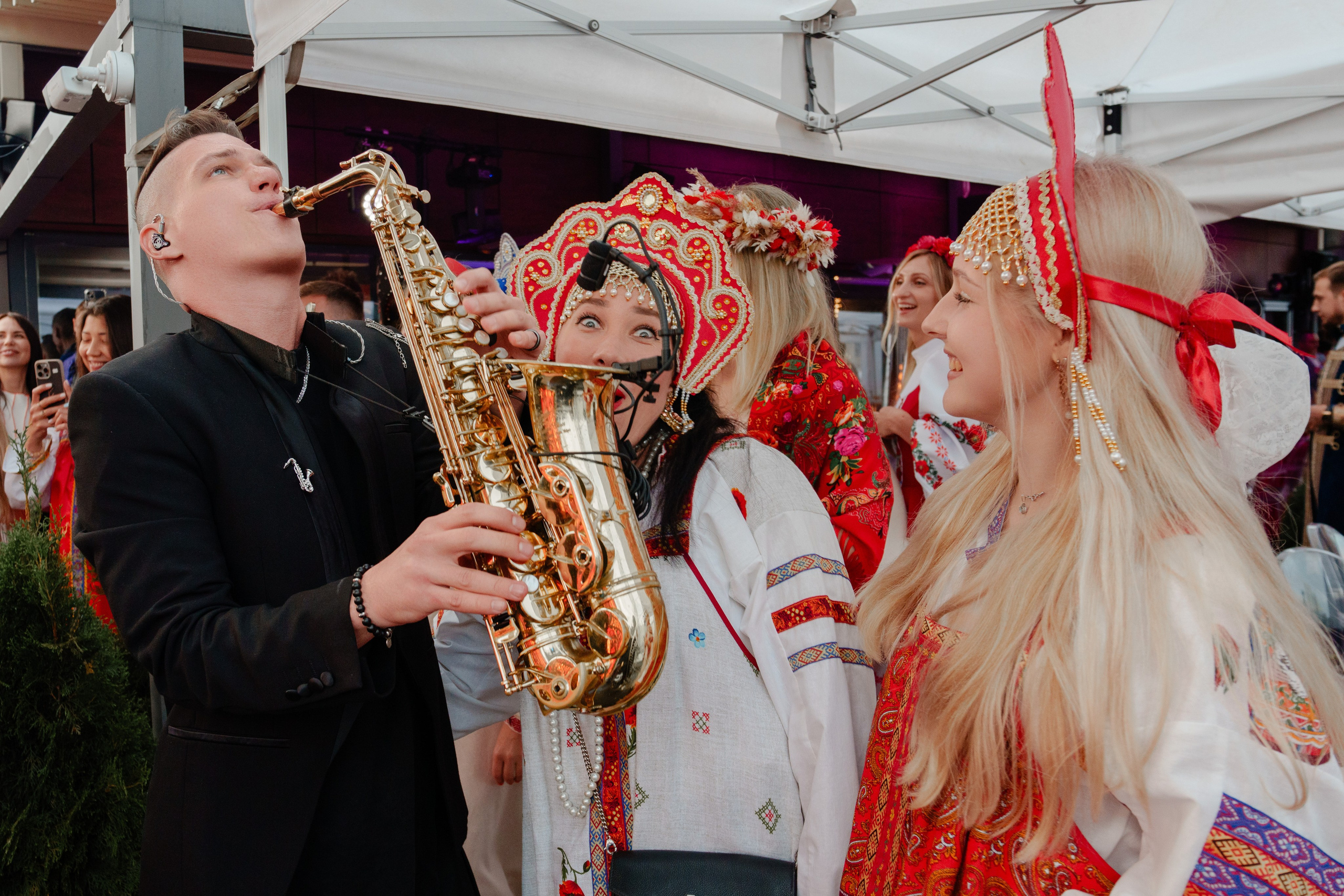 Репортажный фотограф на гендер пати в славянском стиле в Москве. Репортажный фотограф Москва Сергей Дружинин