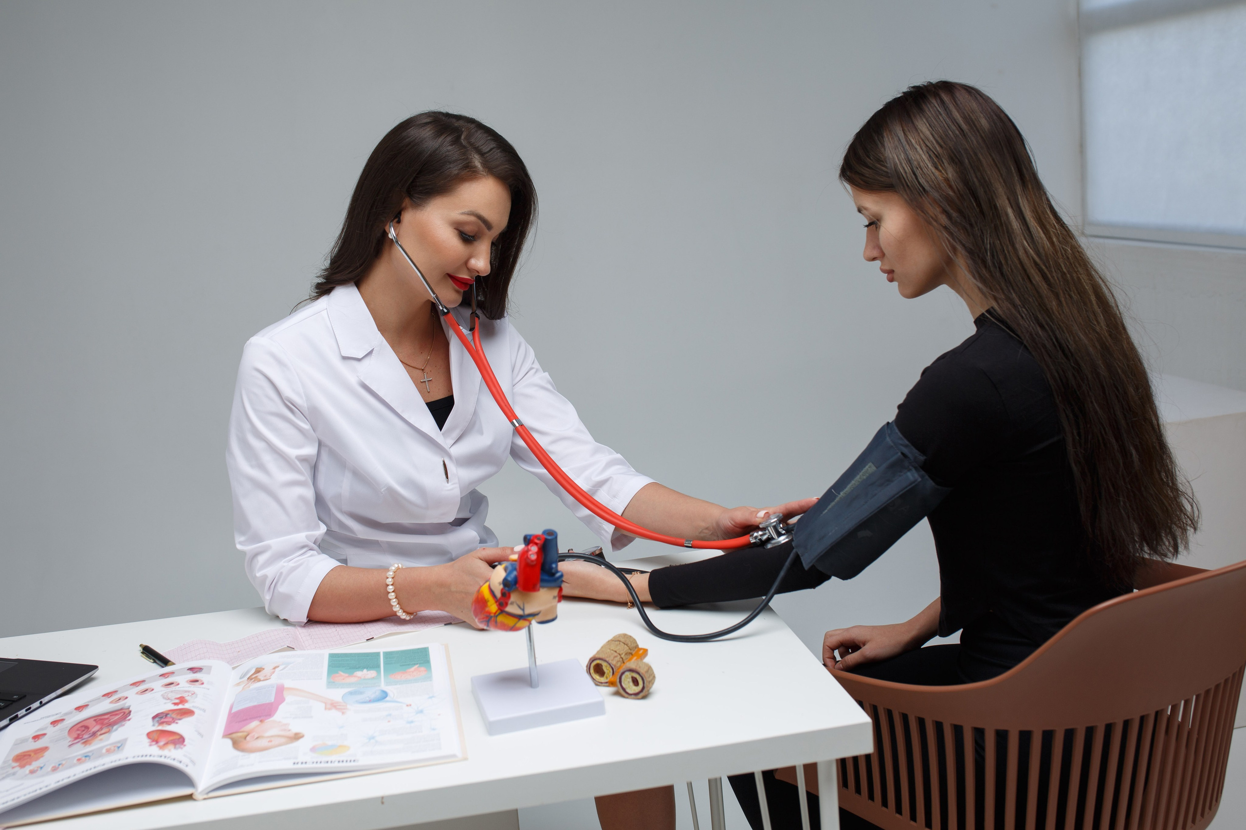 Съемка на портфолио кардиолога. Свадебный, предметный и портретный фотограф в Волгограде