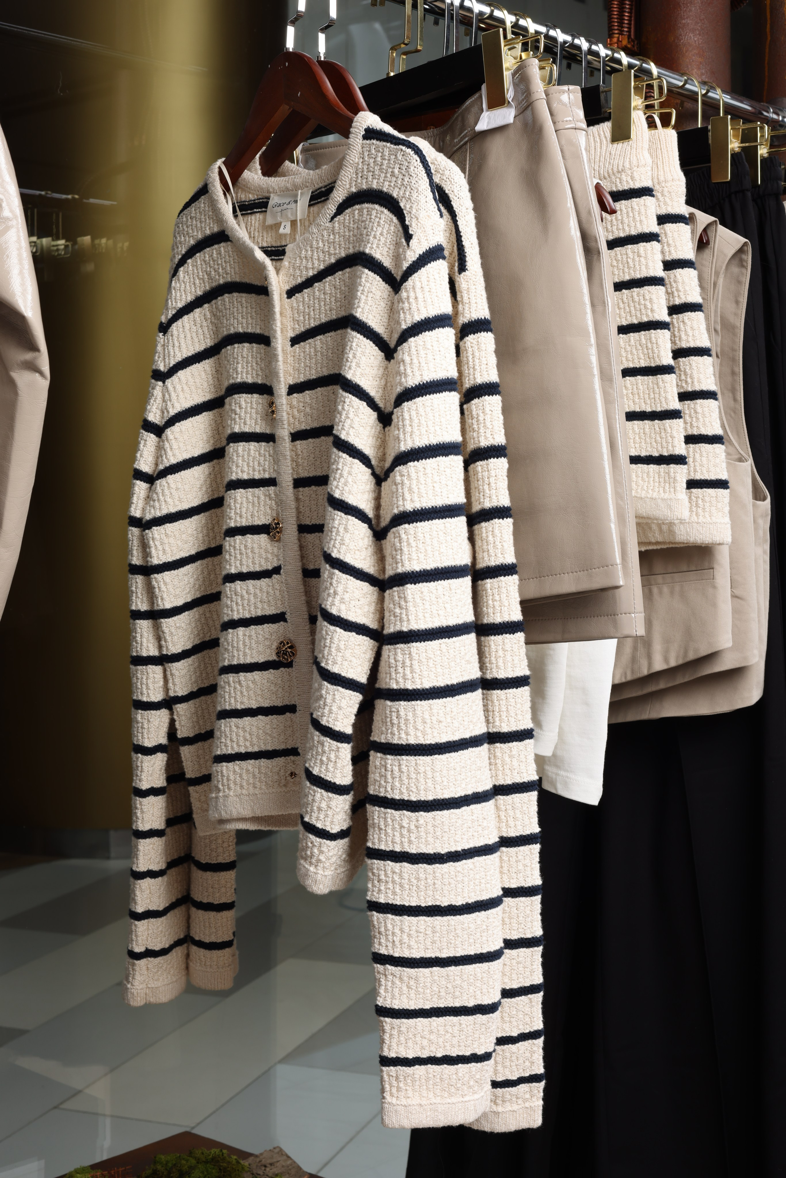 ID 24_04. Joseph Anton