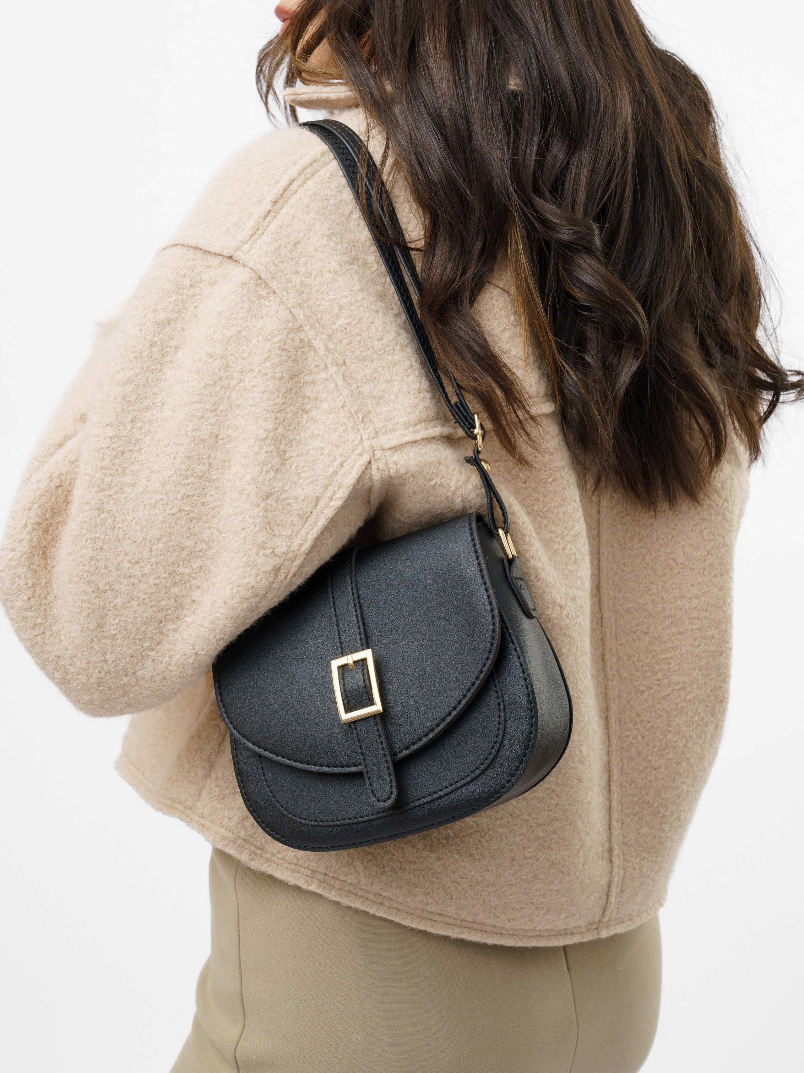 Съемка сумок со стилистом. KED Production — продакшн из СПб. Создаём фото, видео и контент, который помогает брендам и селлерам продавать больше