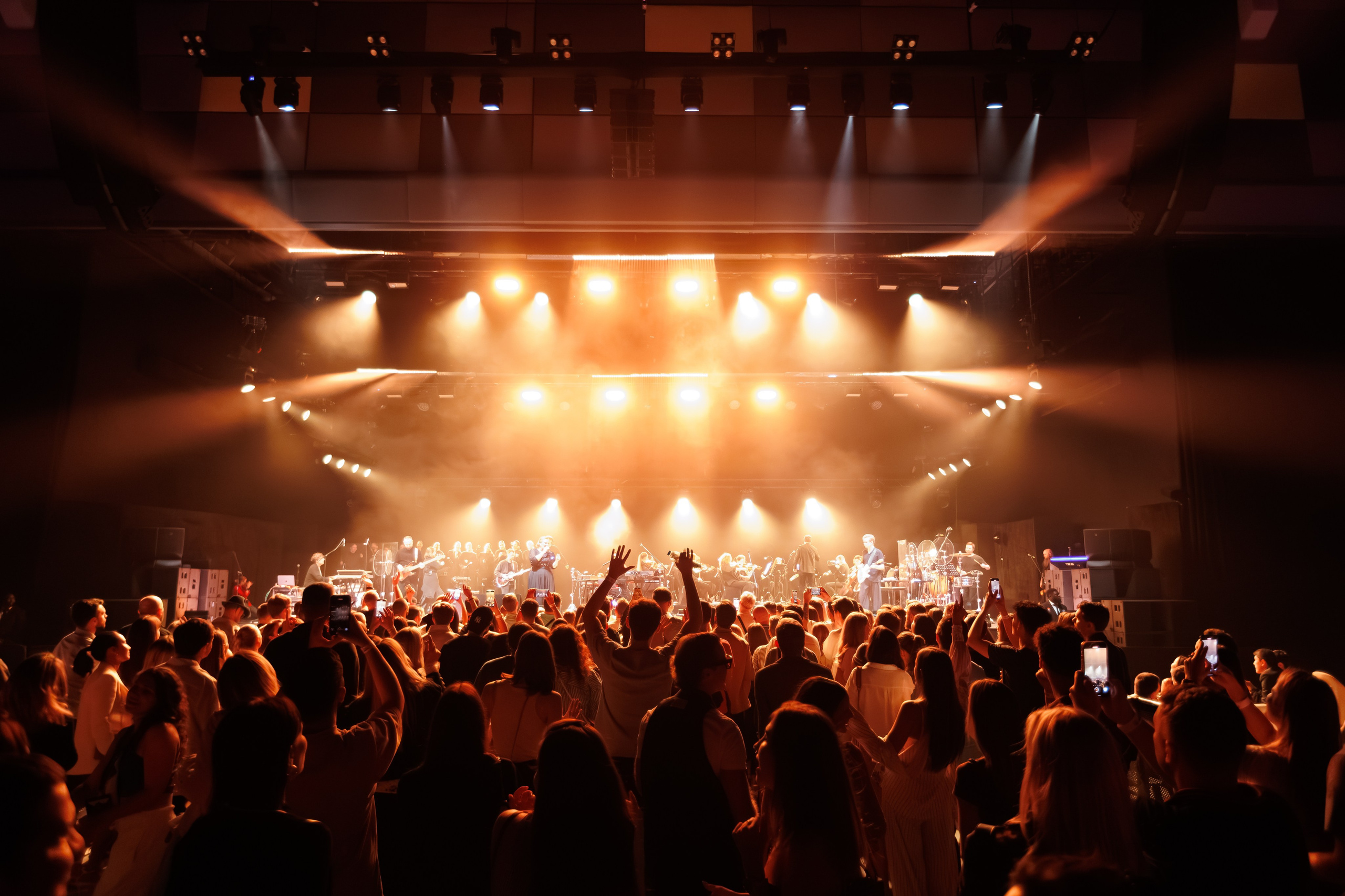 Concert Photography in Dubai — Anton Belyaev Live Performance. Evgen Yatsenko — Photographer in Dubai