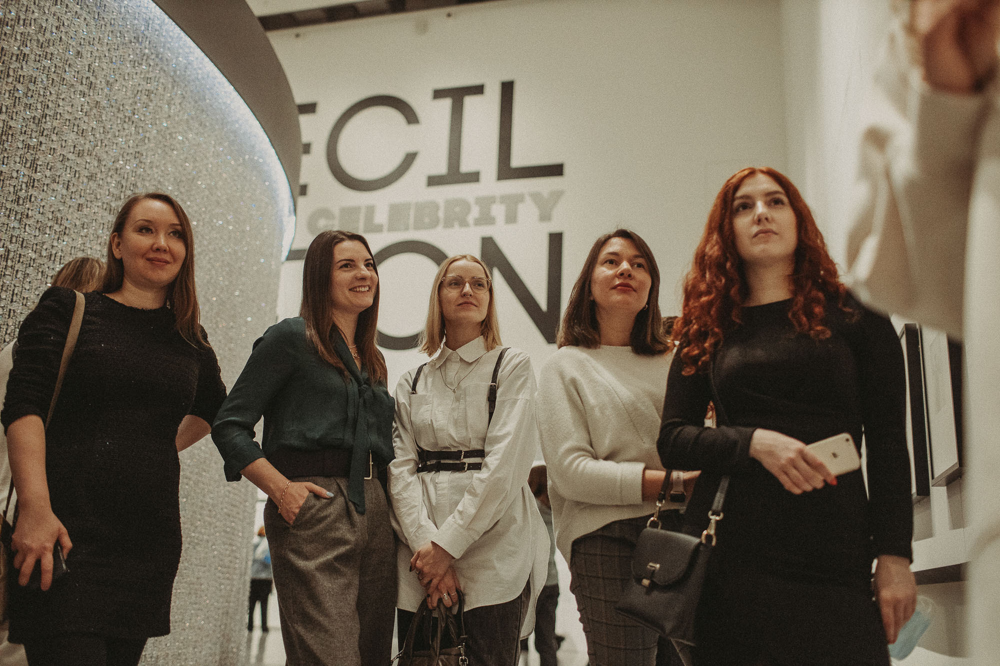 Фотосопровождение на арт-бранчах и выставках. Портретный и свадебный фотограф в Санкт-Петербурге Ольга Филиппова