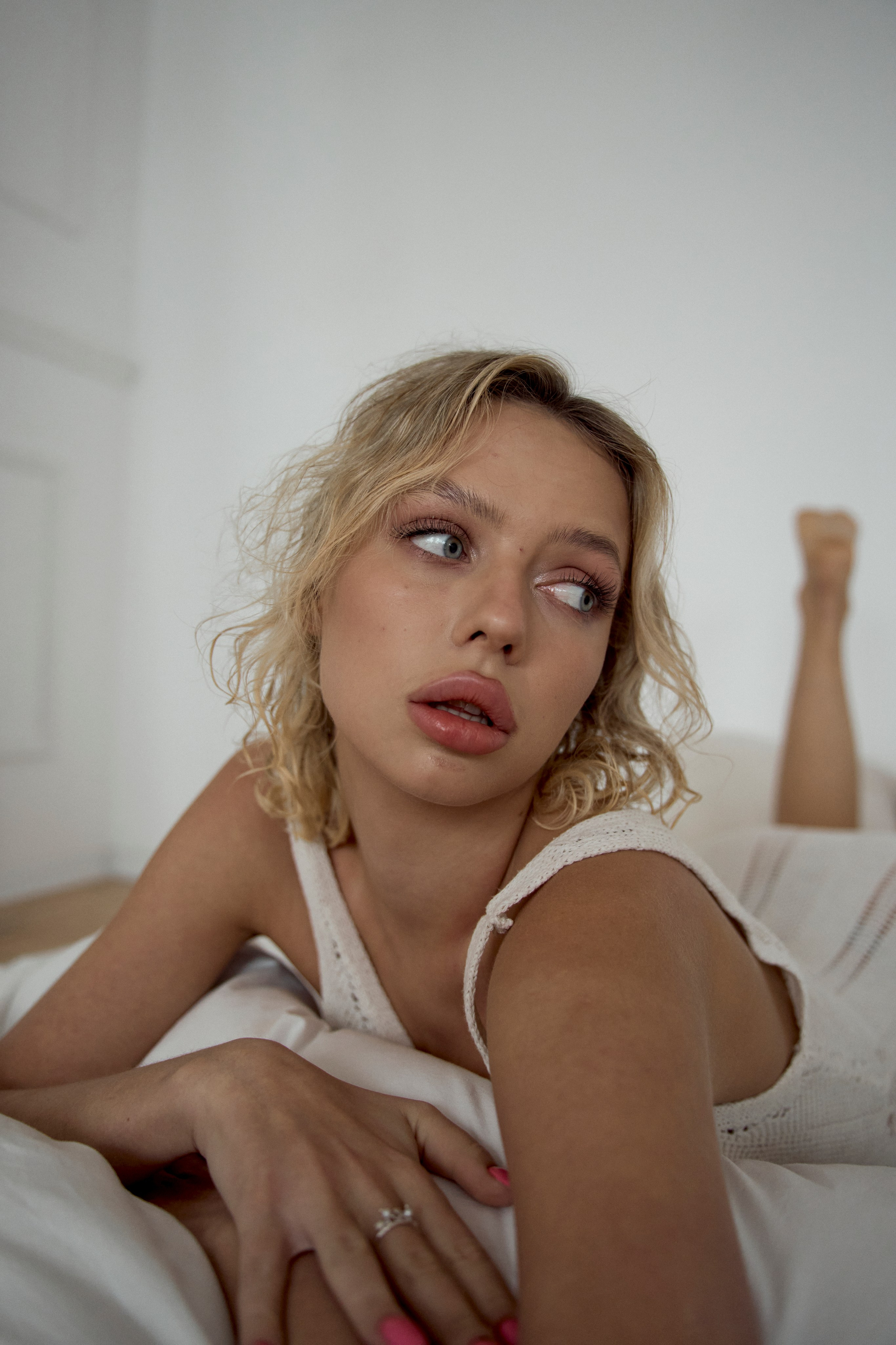 KOMNATA 108 × 9:04 PM. Студийный фотограф в Екатеринбурге Бшари Заана