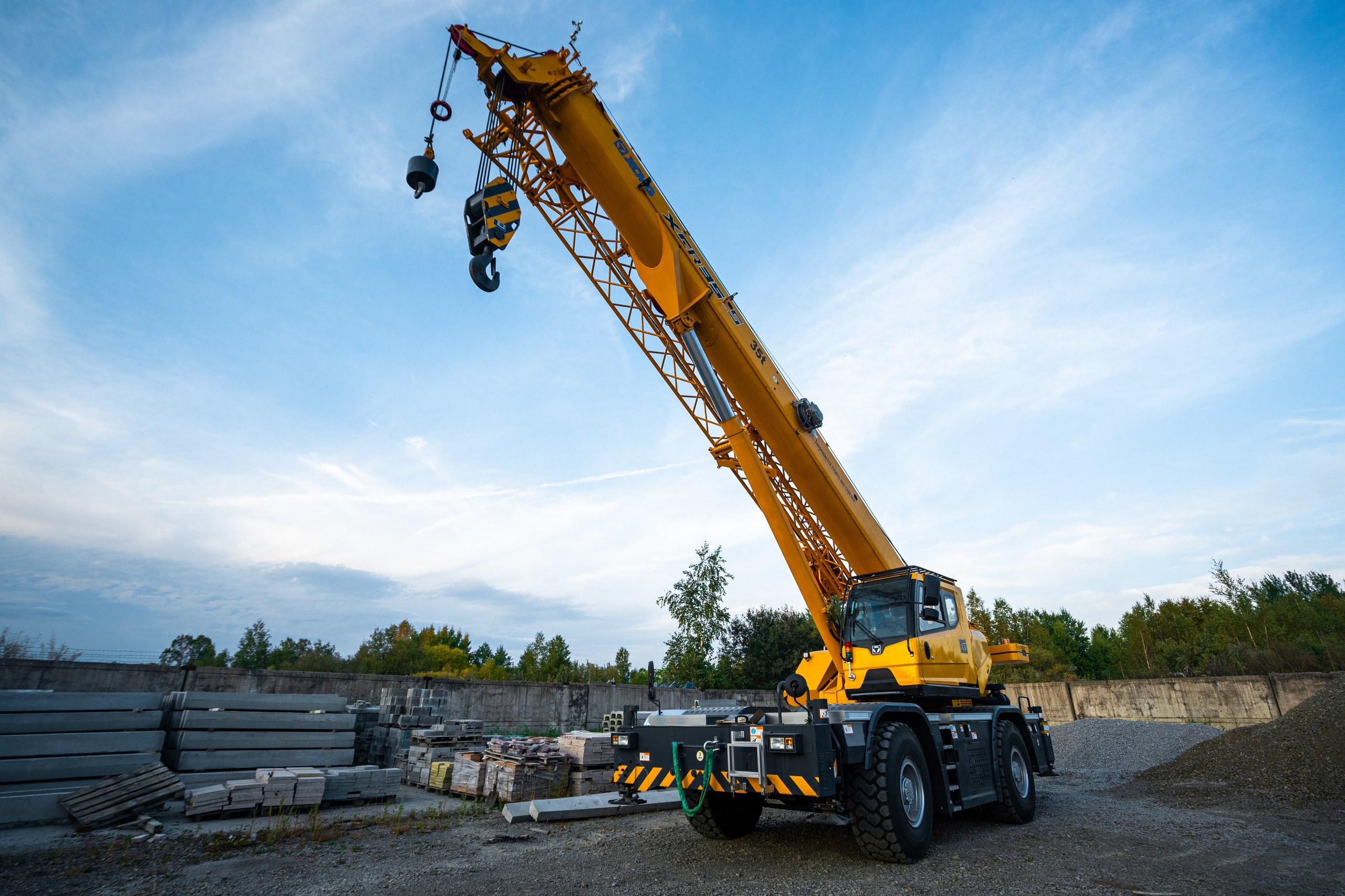 Контент: XCMG Хабаровск. Ваня Ежик — фотограф