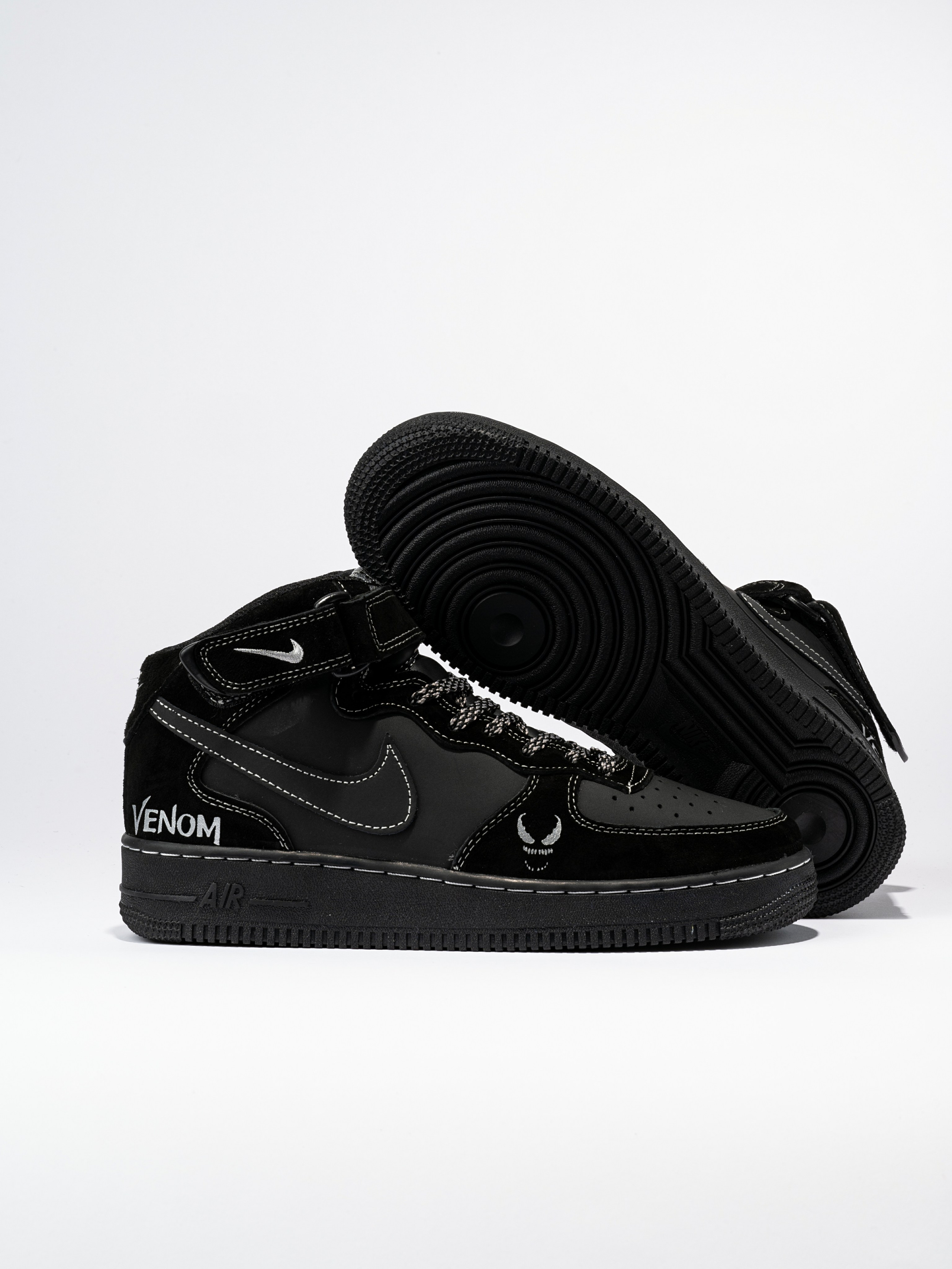 2023.10.24 — Фото кроссовок. Студия рекламной и предметной съемки товаров WELKO Studio