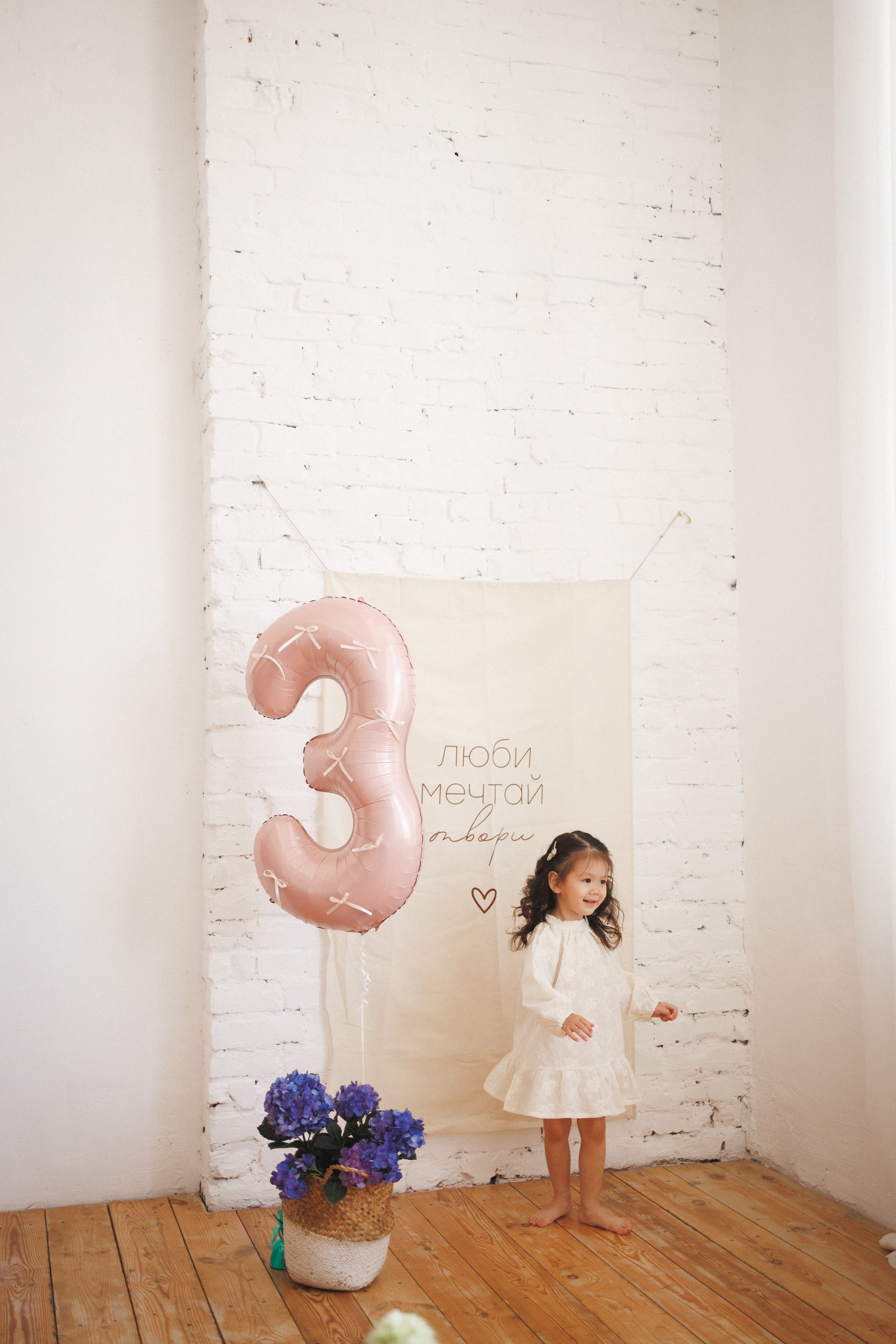 Фотосессия с живыми цветами Гортензии в фотостудии Space JOBS, город Краснодар. Семейный и детский фотограф в Краснодаре Анна Трашкова