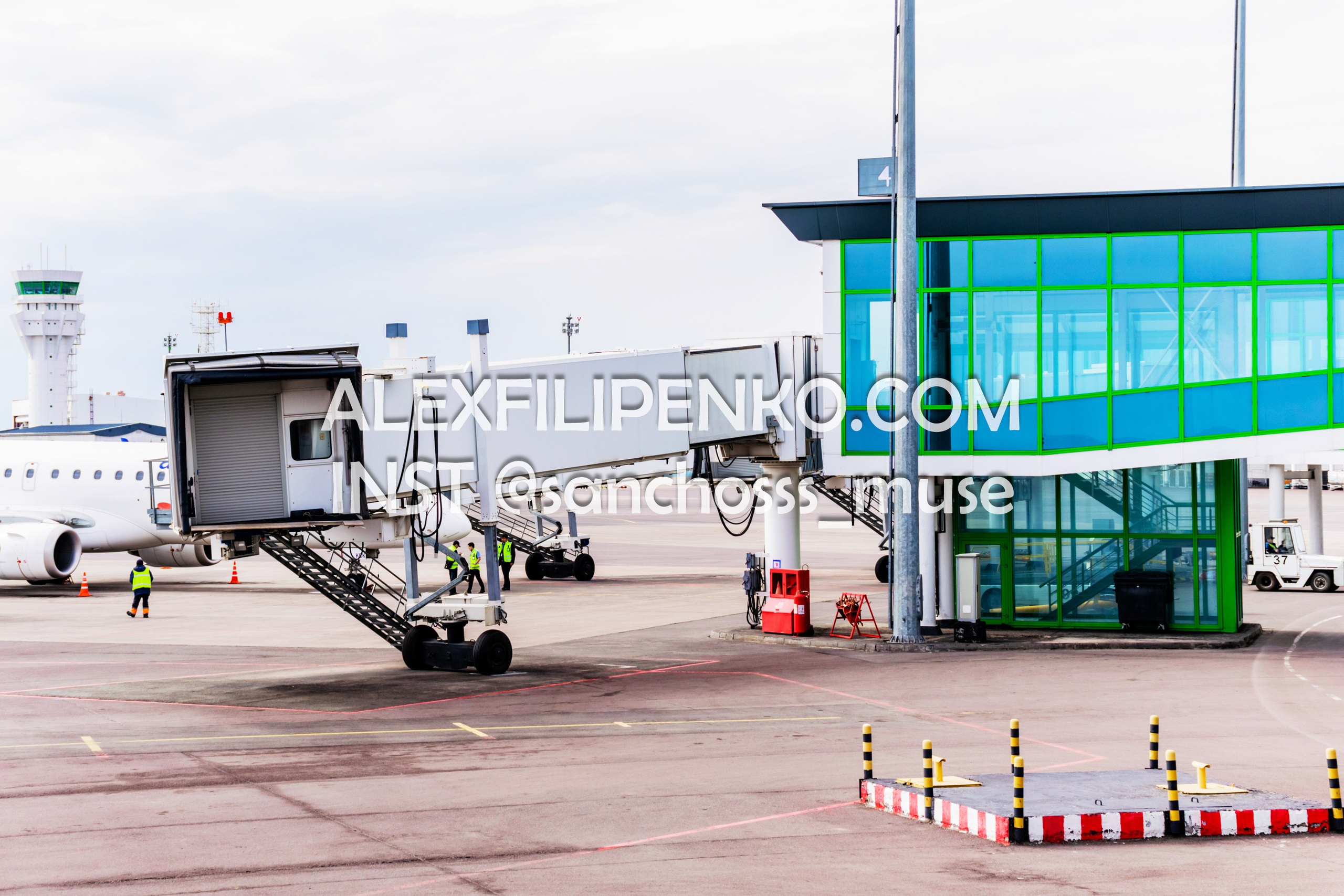 Фотосъемка для рекламного оператора MYD Production в Аэропорту Астаны. Фотограф интерьера недвижимости и архитектуры в Астане