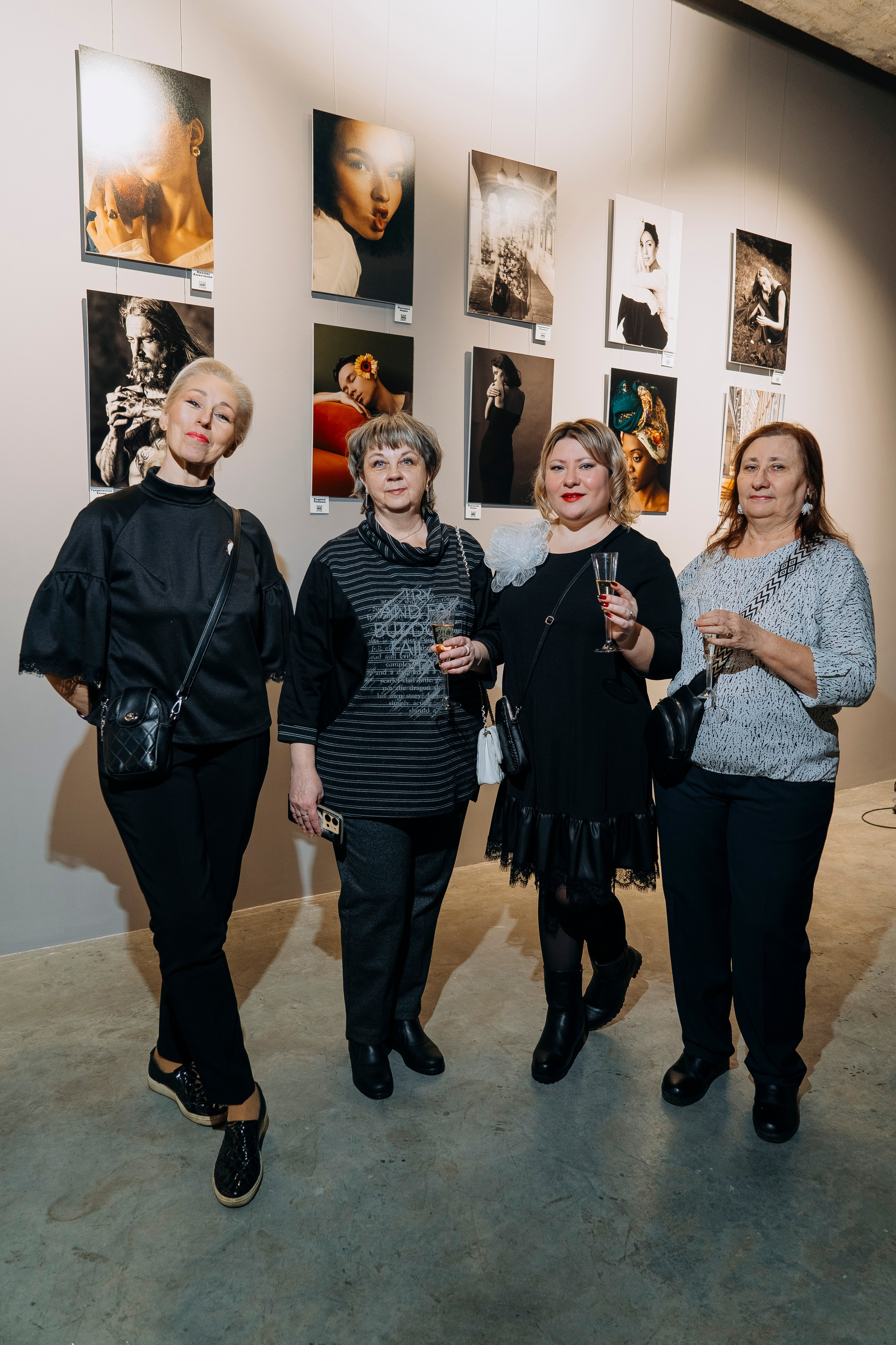 Вернисаж фотовыставки MFamilia «Гармония различий». Организация фотовыставок в Петербурге и Москве, MFamilia (МФамилия)