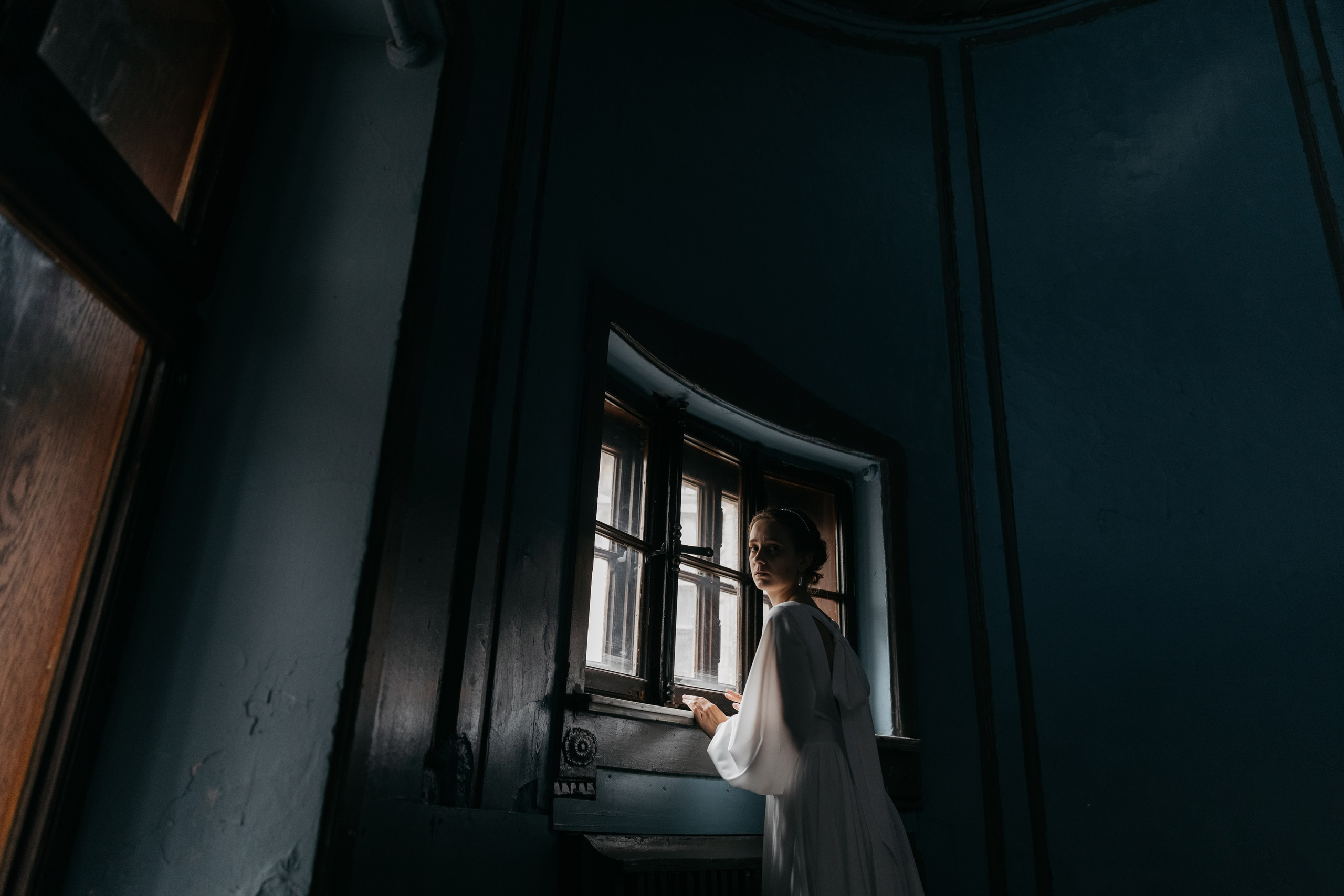 Любовь — противовес этому ужасу, любовь — акт единения и сохранения. Свадебный фотограф в Санкт-Петербурге