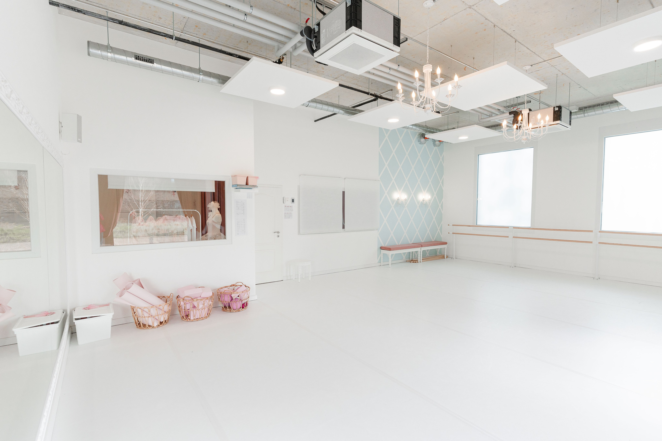 Commercial Photographer Geneva | Interior, Business & Restaurant Photography. Professional Wedding Photographer Geneva & Romande Switzerland | Tanya Creator