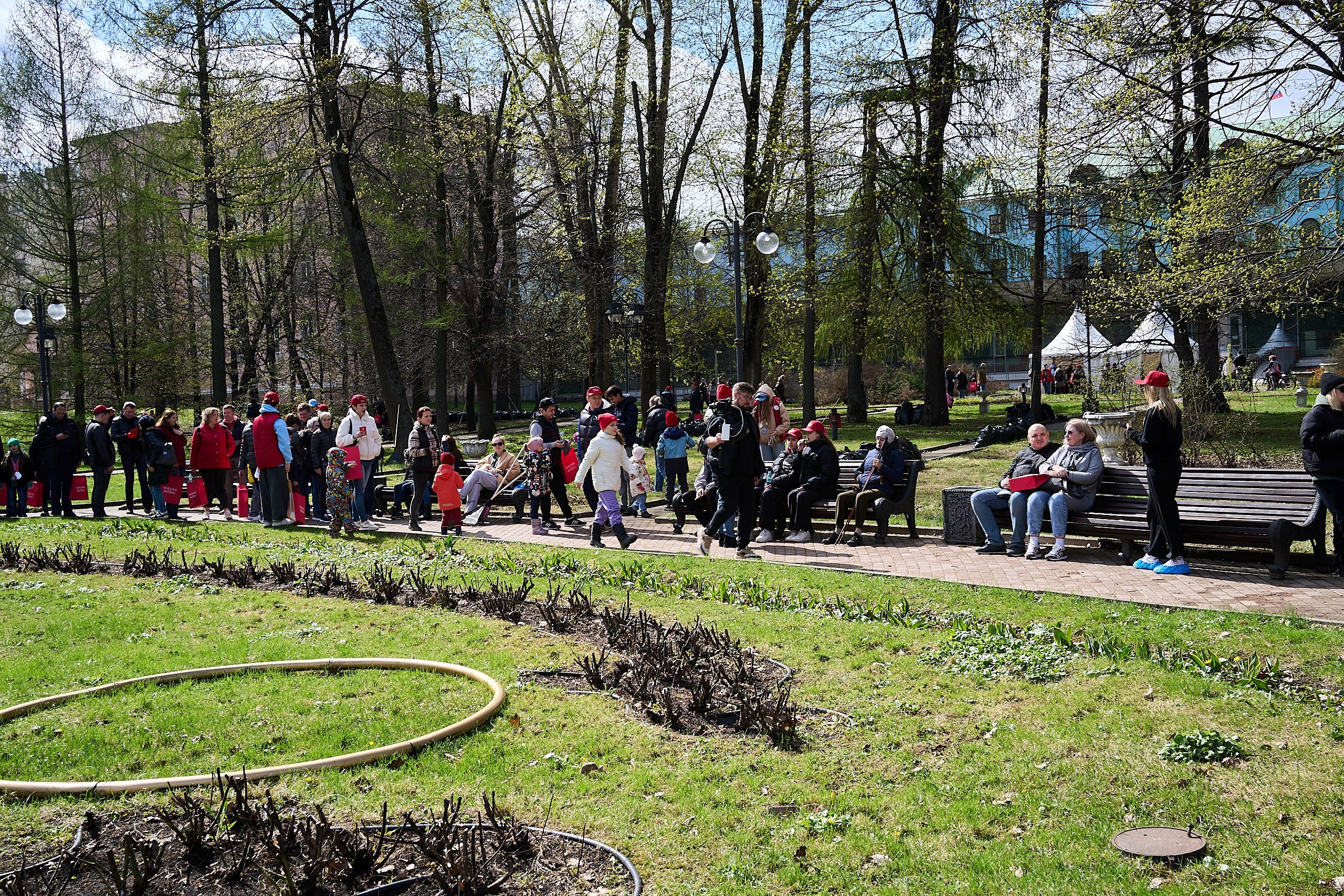 Субботник у Управления делами Мэра и Правительства Москвы. Фотограф и Видеограф в Москве. Олег Корушев