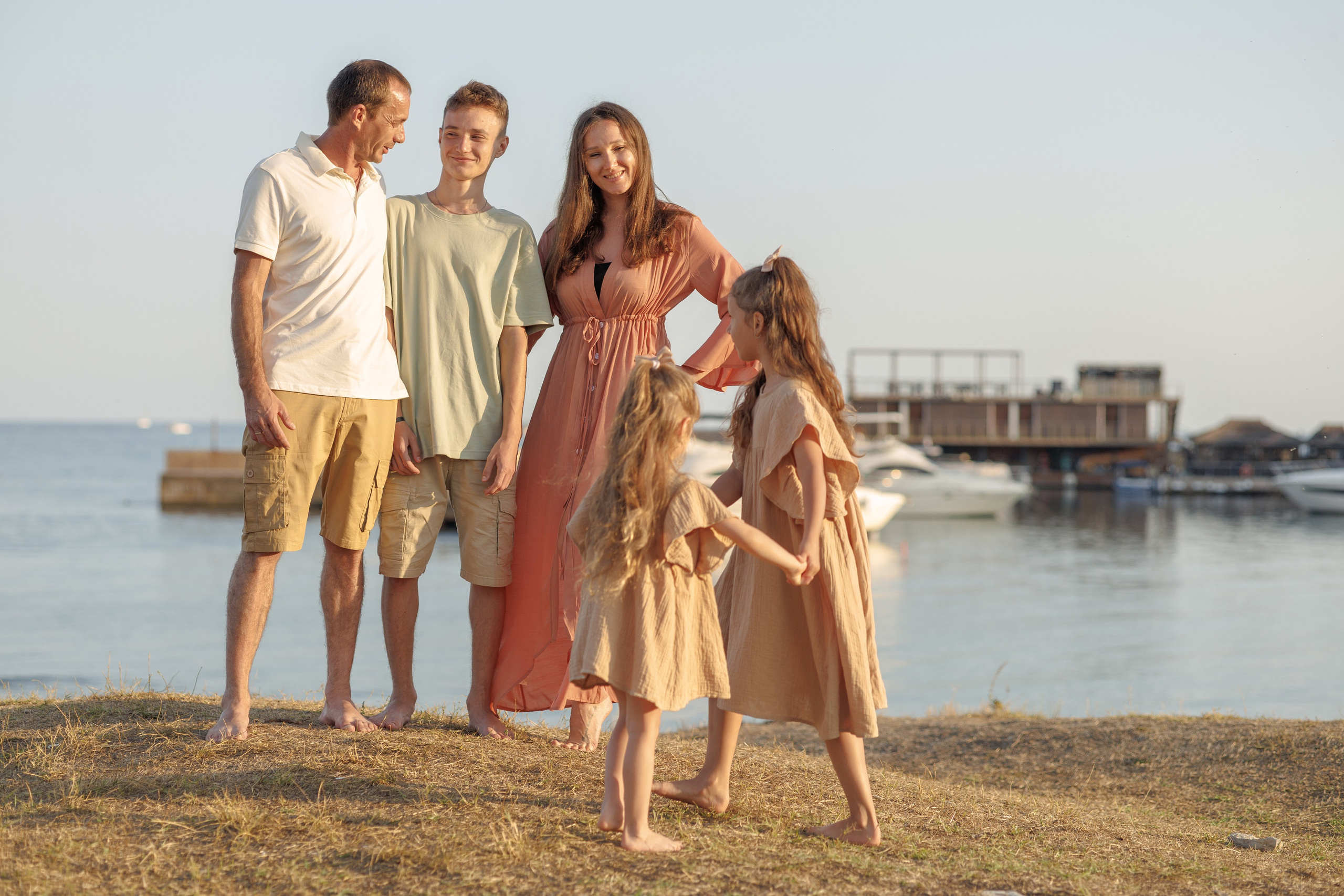 Семейная прогулка на Тонком мысу. Семейный и портретный фотограф в Геленджике Любовь Бодрова